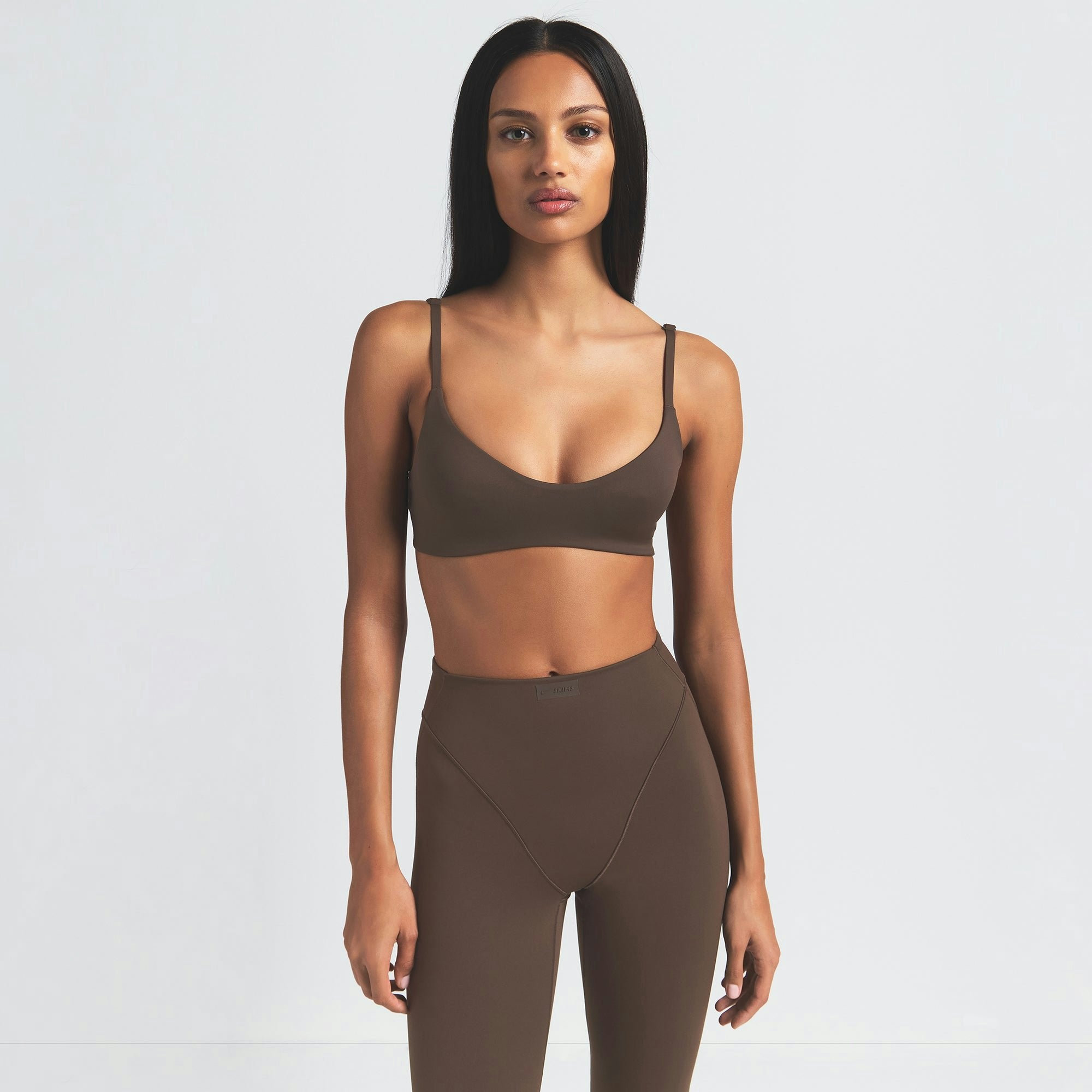 Skims Nikeskims Matte V-Line 39" Straight Legging Dark Sepia