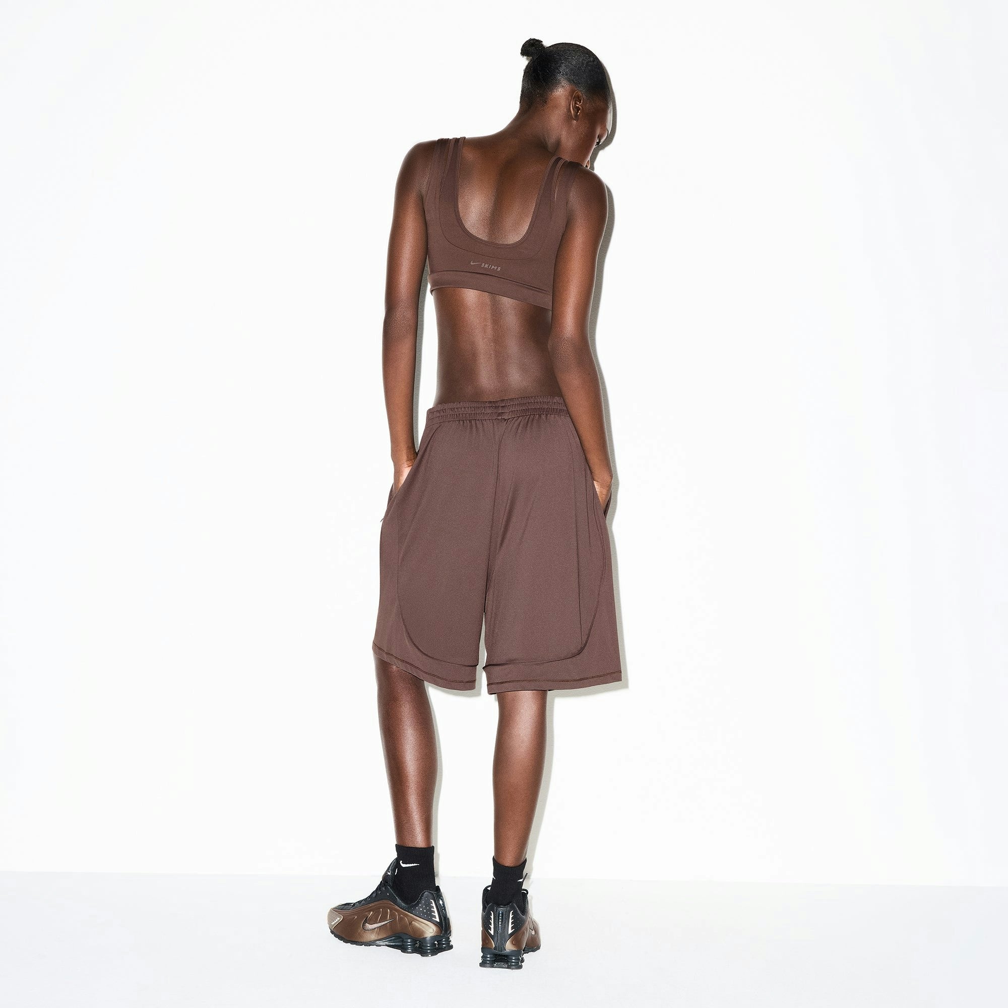Skims Nikeskims Airy Relaxed Short Dark Sepia