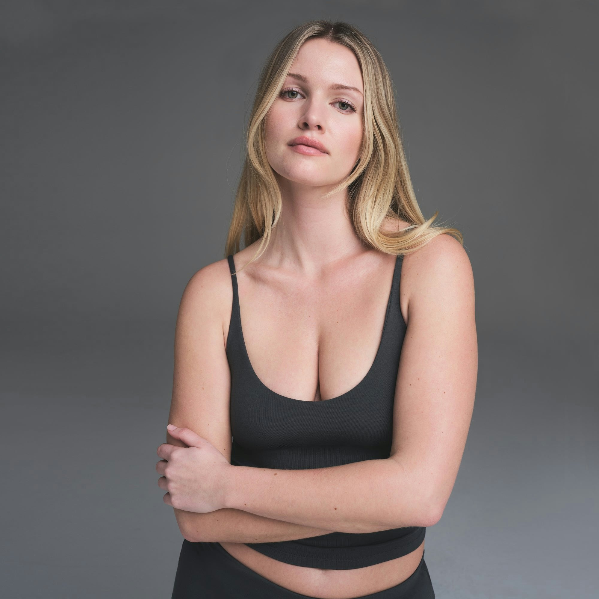 SMOOTH LAYERS SCOOP NECK CAMI