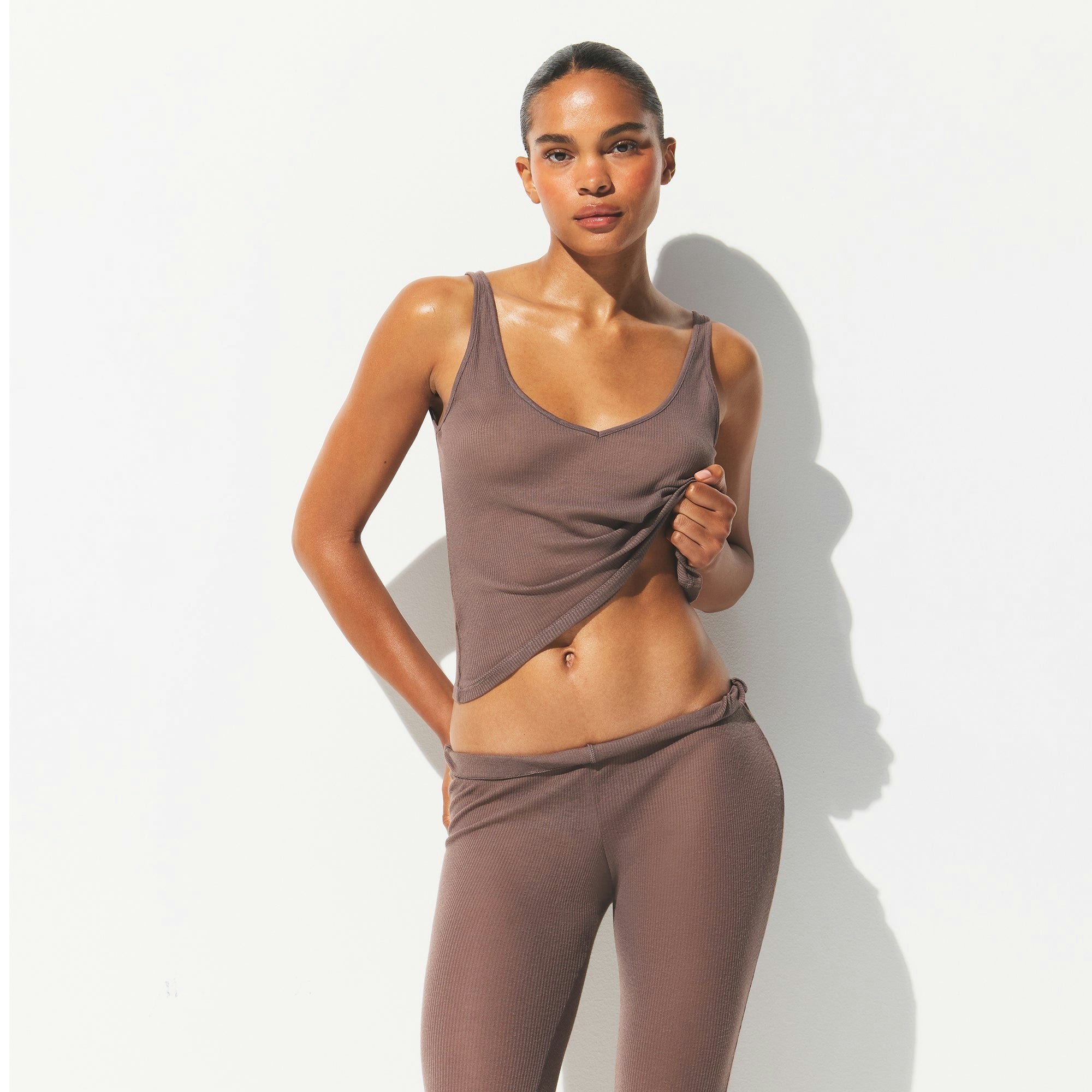 SHEER RIB V NECK TANK