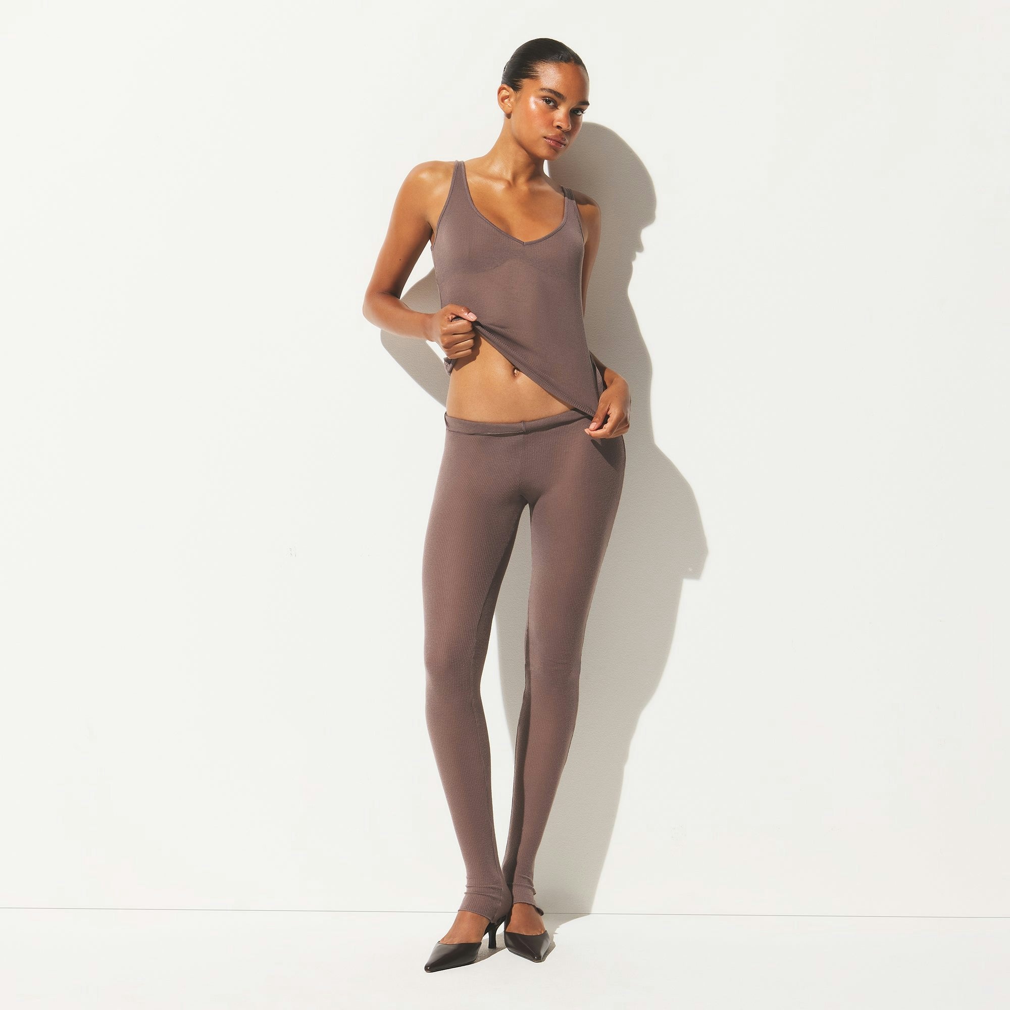SHEER RIB V NECK TANK