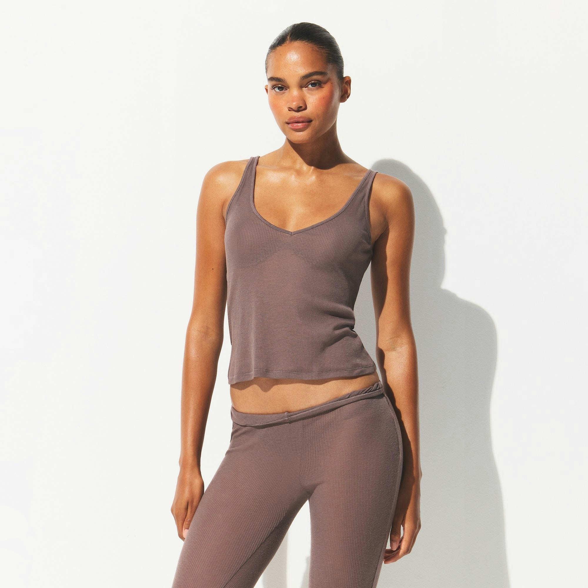 SHEER RIB V NECK TANK