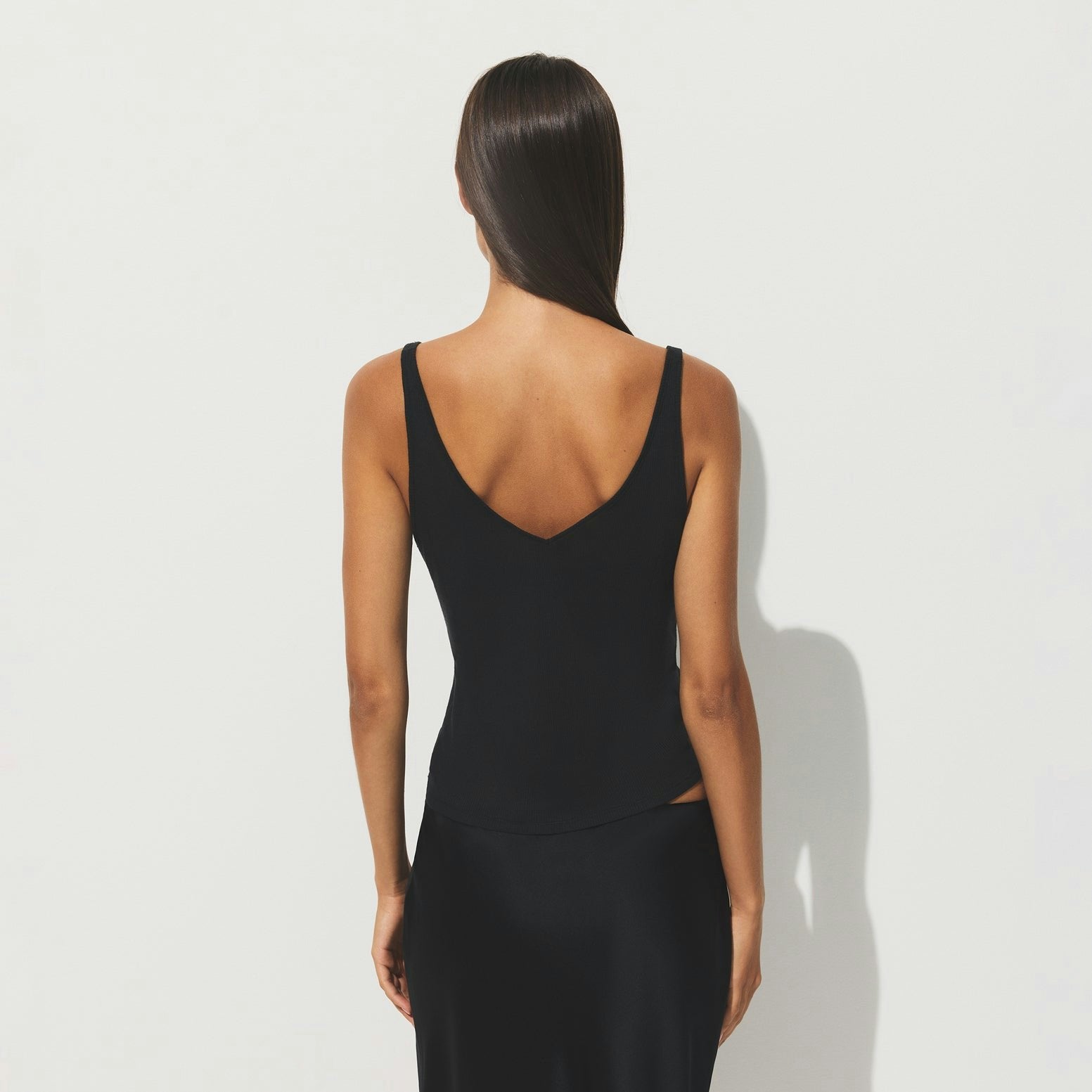 SHEER RIB V NECK TANK