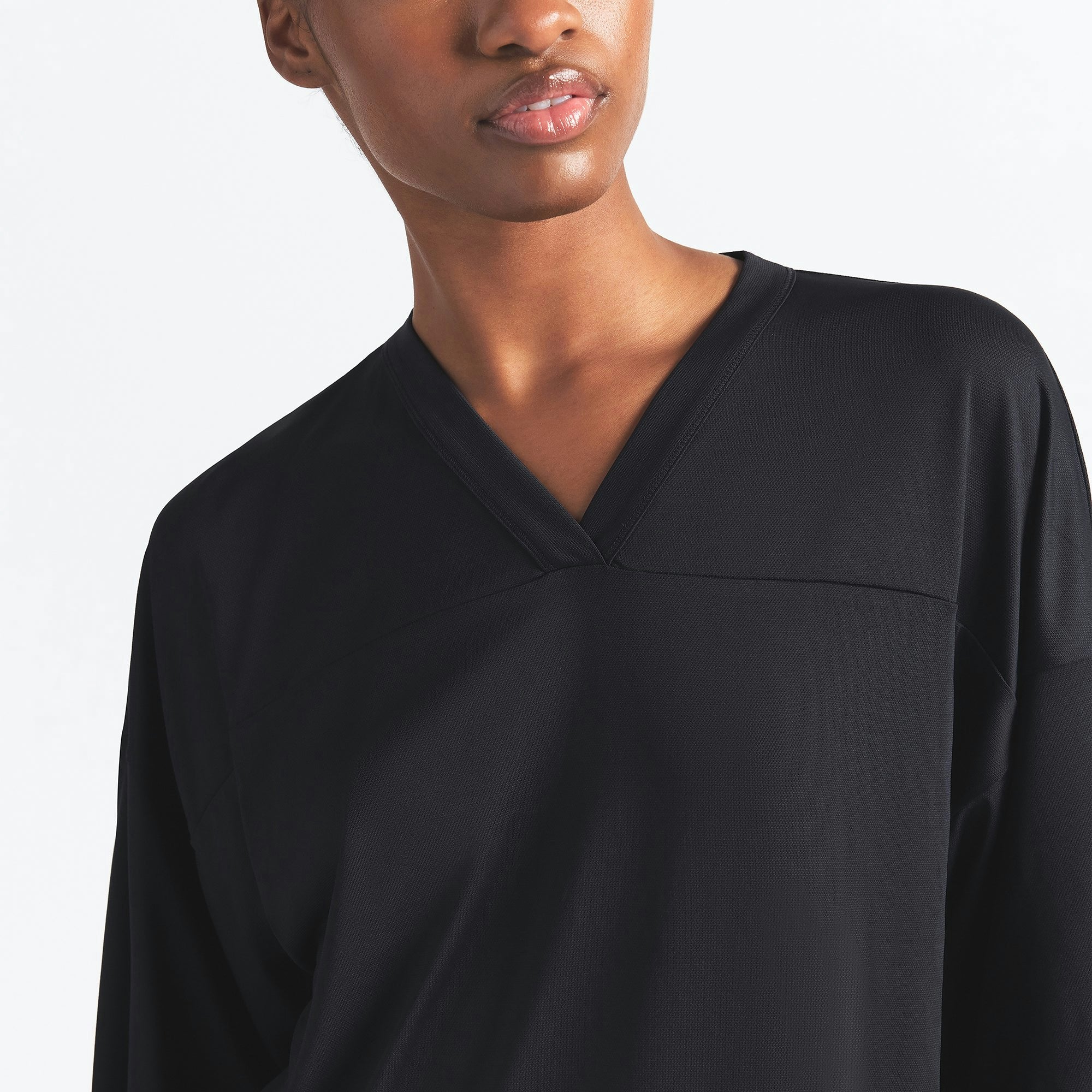 Skims Nikeskims Airy V-Neck Oversized Top Obsidian
