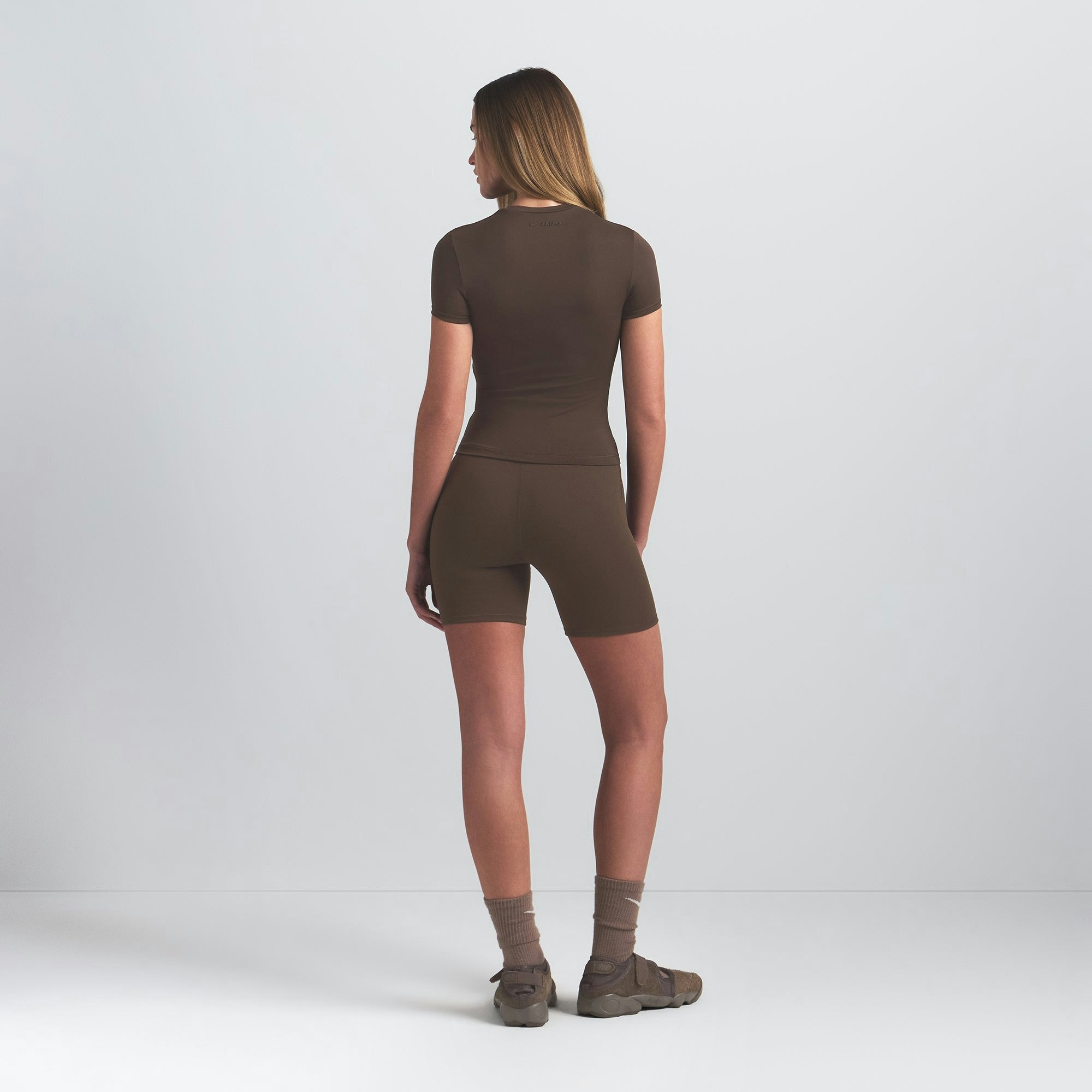 Skims Nikeskims Matte Padded Baby Tee Dark Sepia