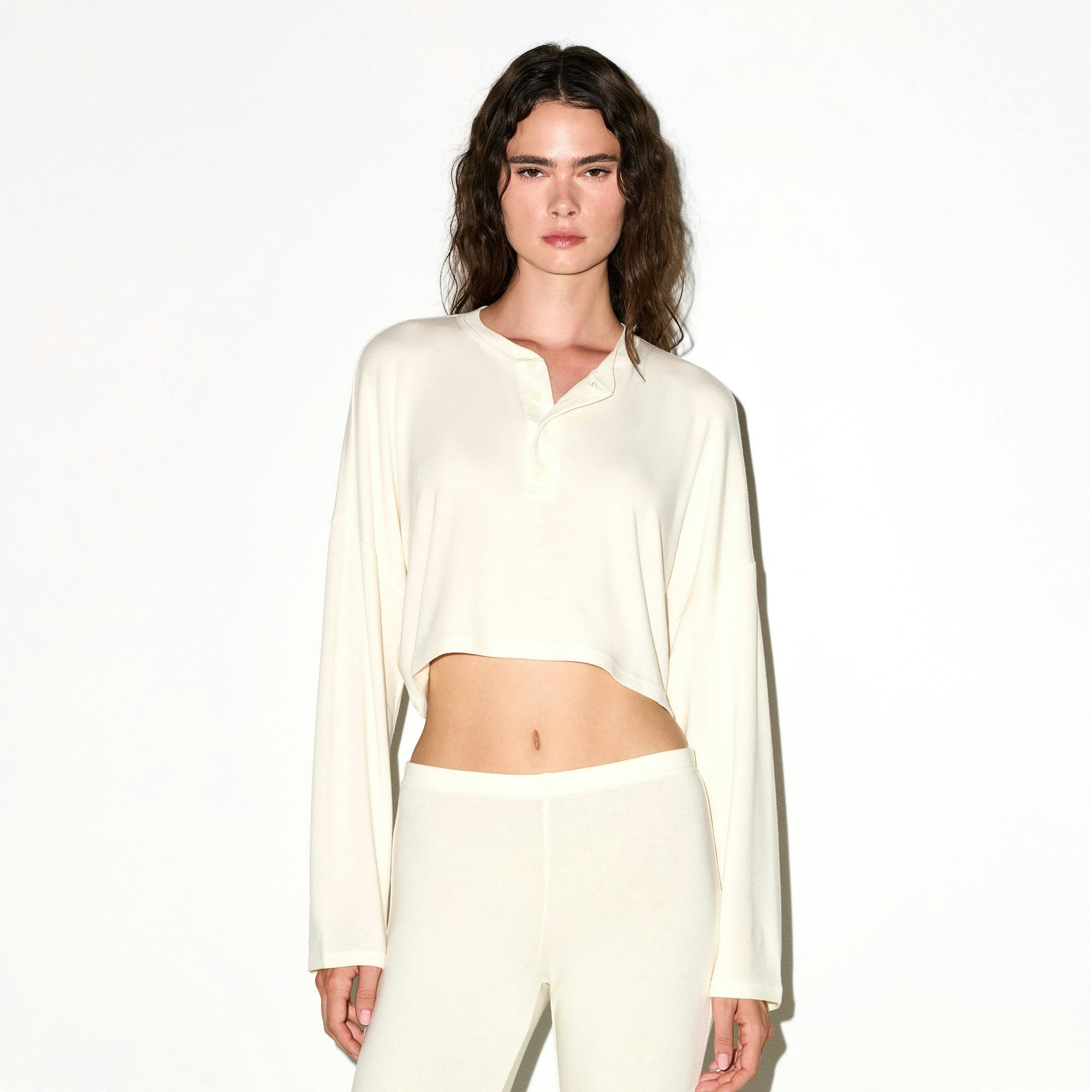 LIGHTWEIGHT MODAL CROPPED HENLEY
