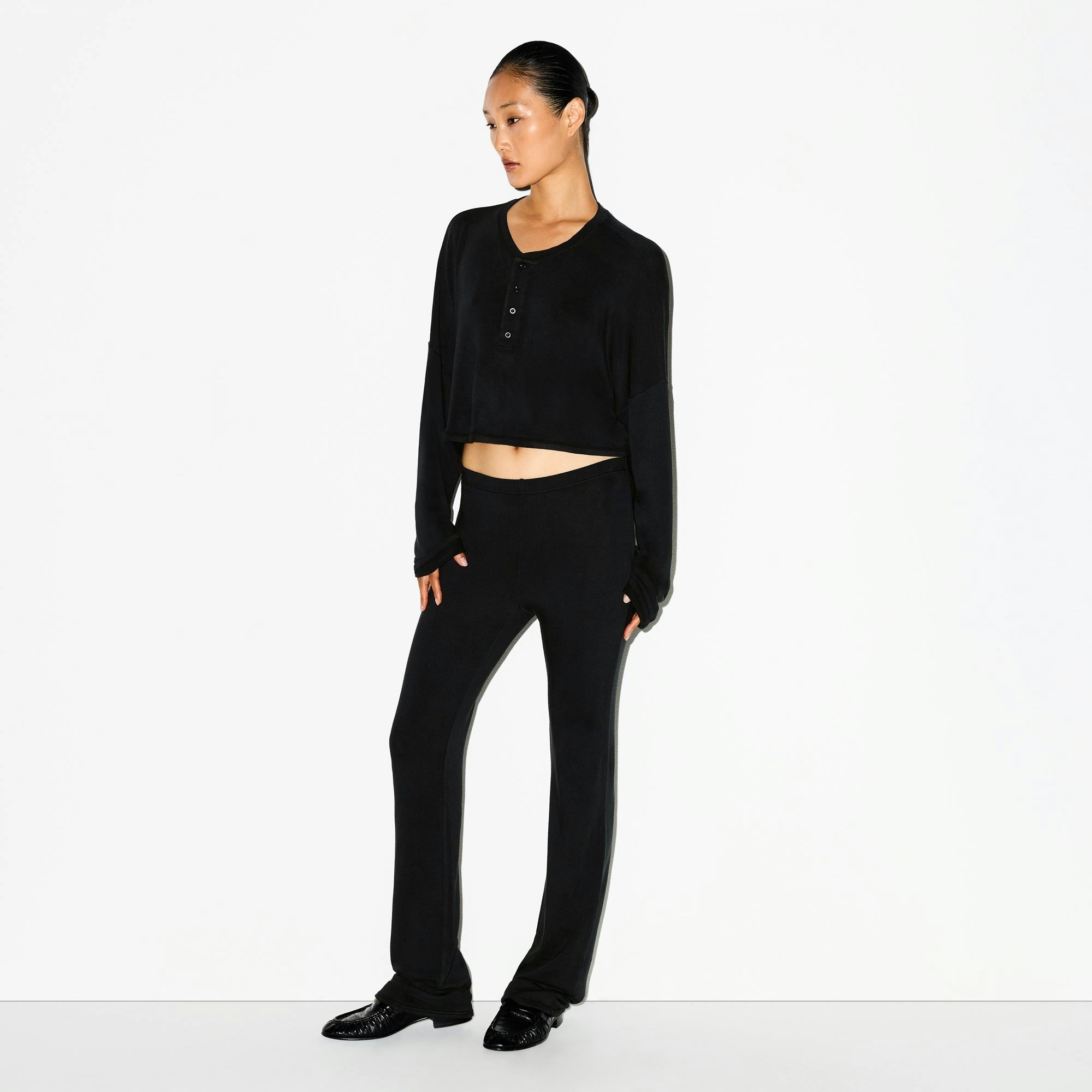 LIGHTWEIGHT MODAL CROPPED HENLEY