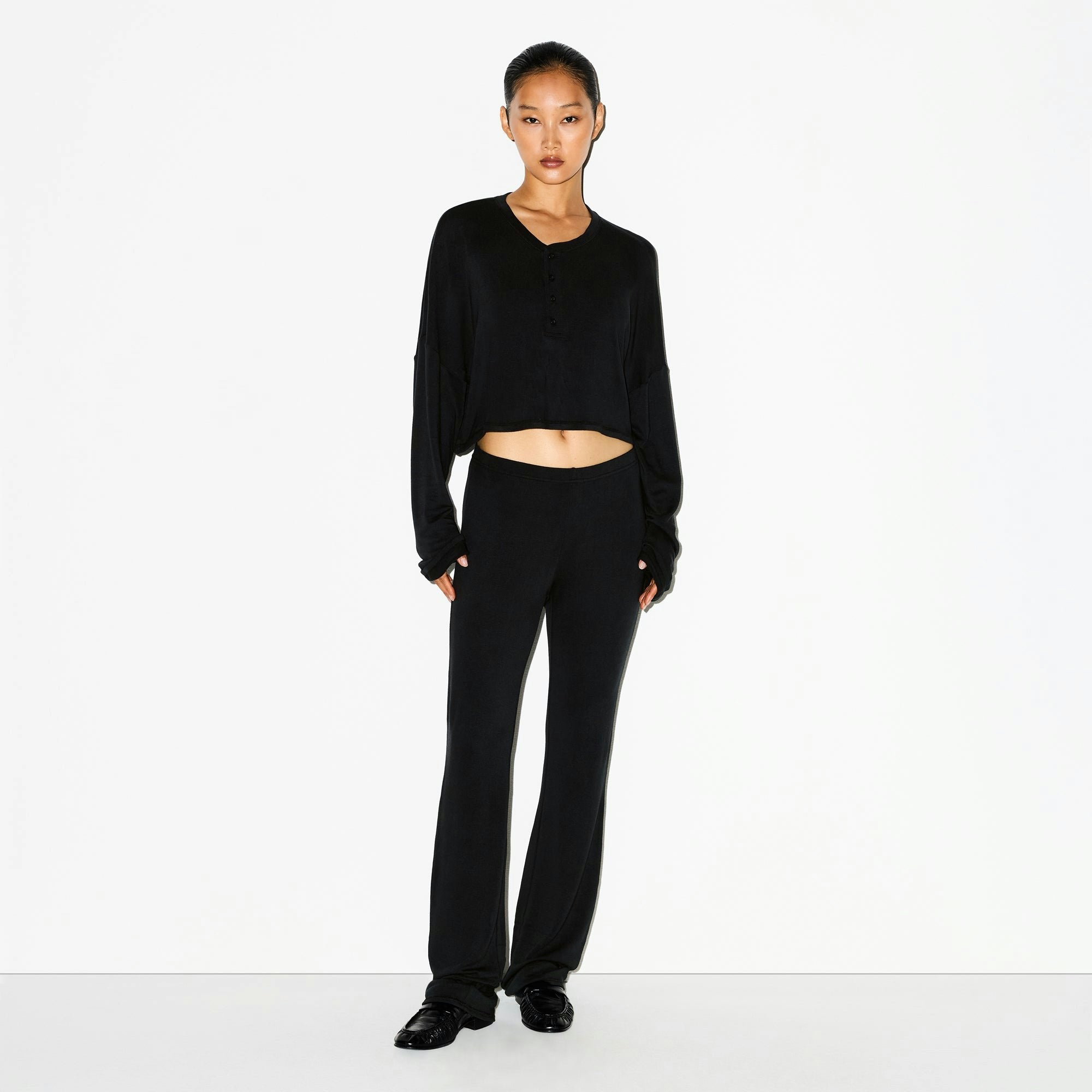 LIGHTWEIGHT MODAL CROPPED HENLEY
