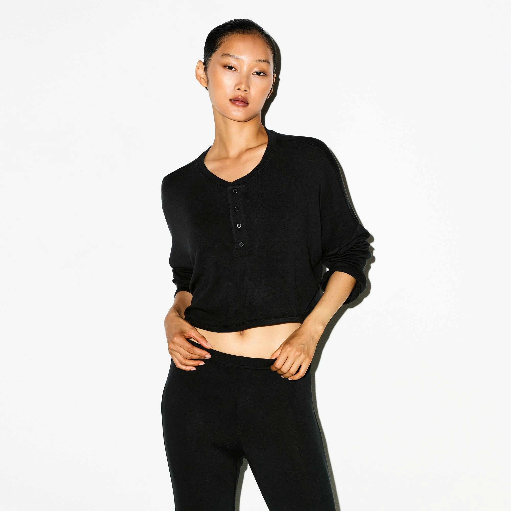 LIGHTWEIGHT MODAL CROPPED HENLEY