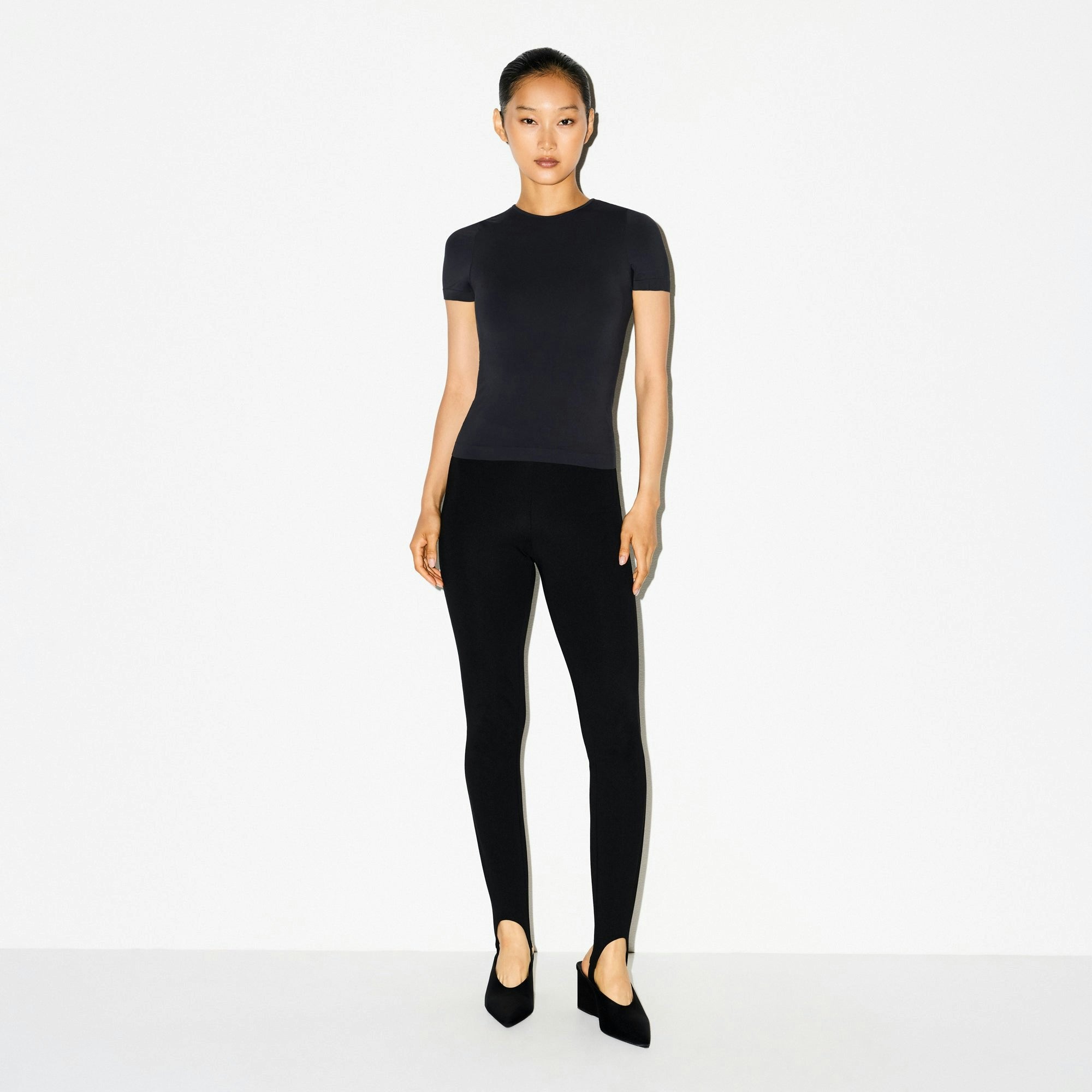 SOFT SMOOTHING SEAMLESS PADDED T-SHIRT