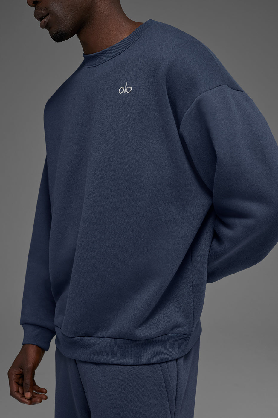 Alo Yoga Accolade Crew Neck Pullover