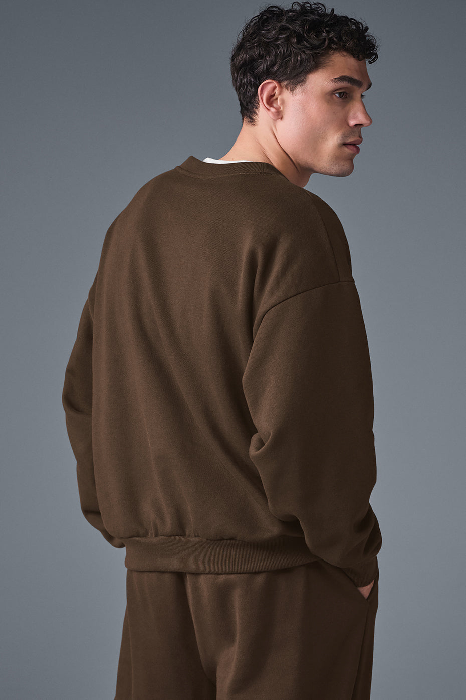 Alo Yoga Accolade Crew Neck Pullover
