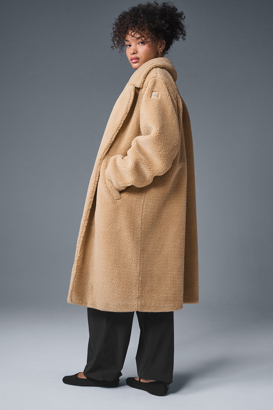 Alo Yoga Women'S Oversized Sherpa Trench