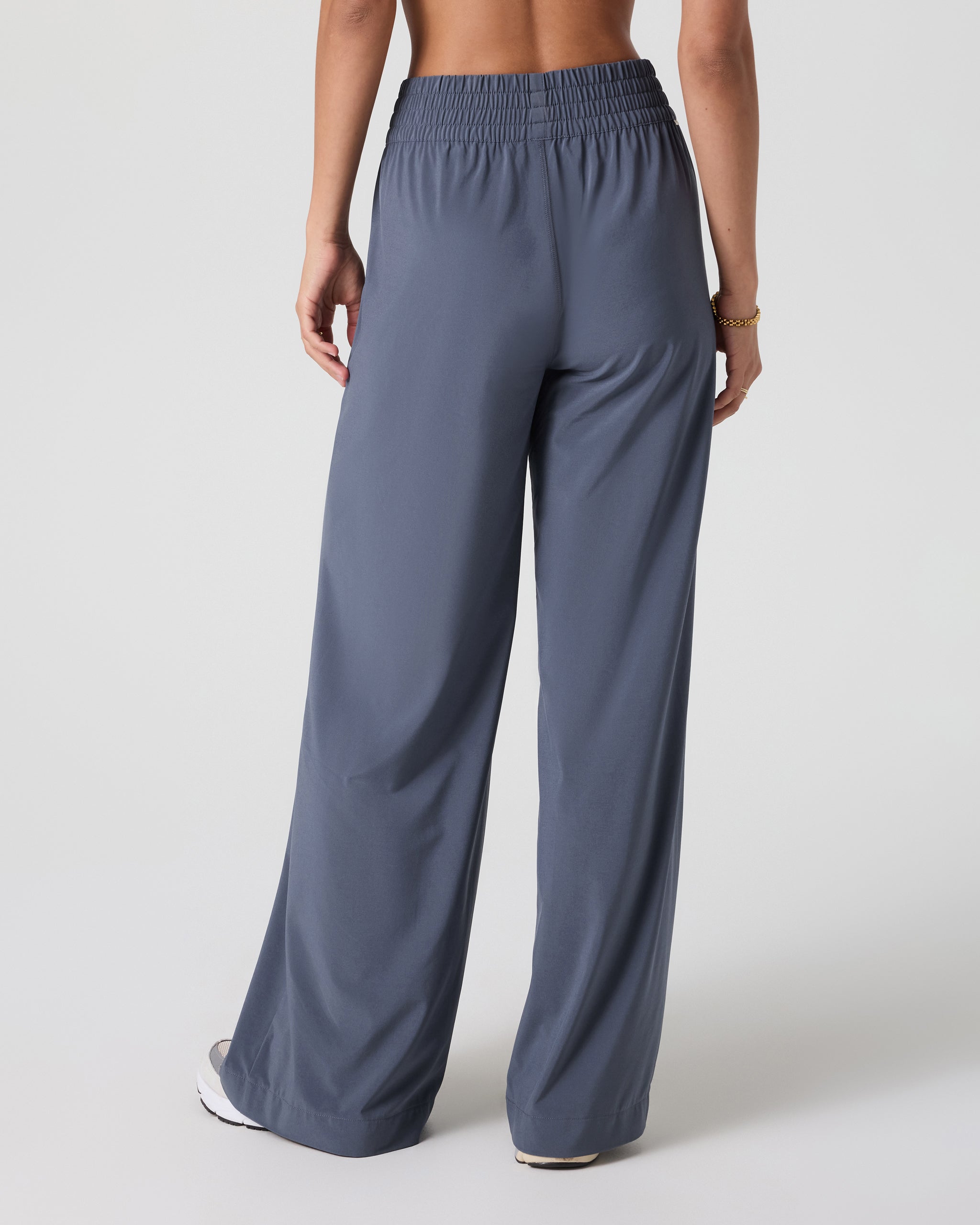 Vuori Villa Wideleg Pant Short