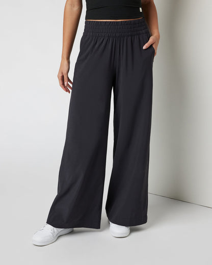 Vuori Villa Wideleg Pant Short