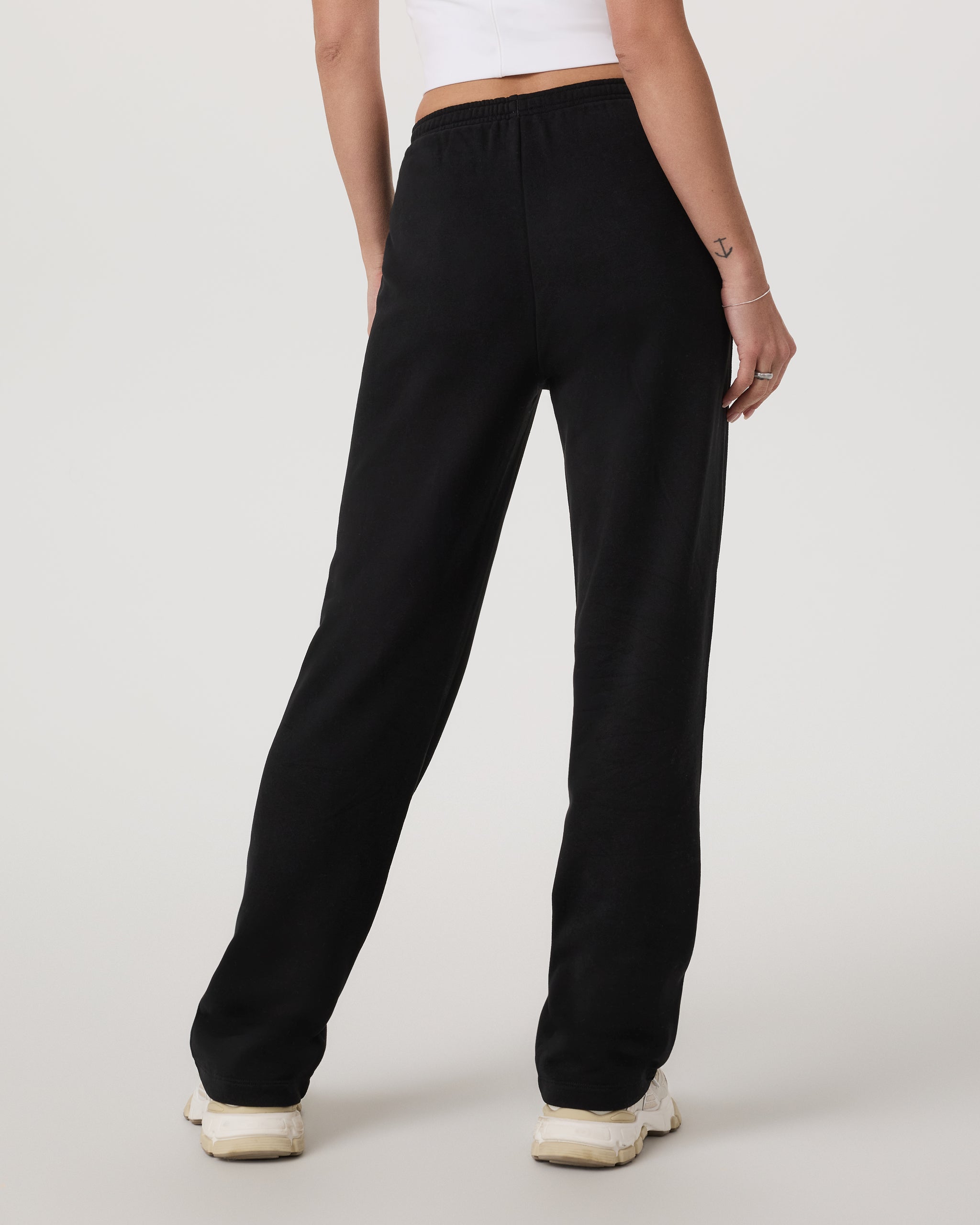 Vuori Sedona Straight Leg Sweatpant Short