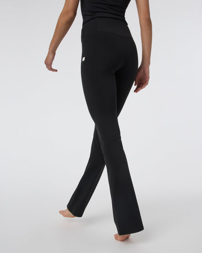 Vuori Allthefeels Slim Flare Short