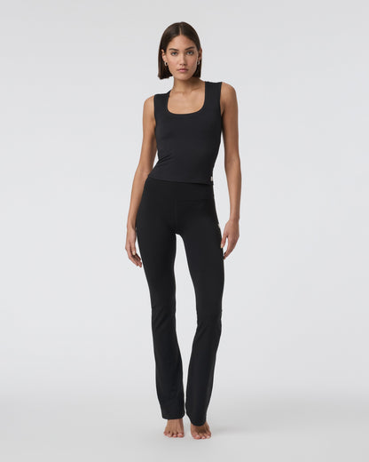 Vuori Allthefeels Slim Flare Short