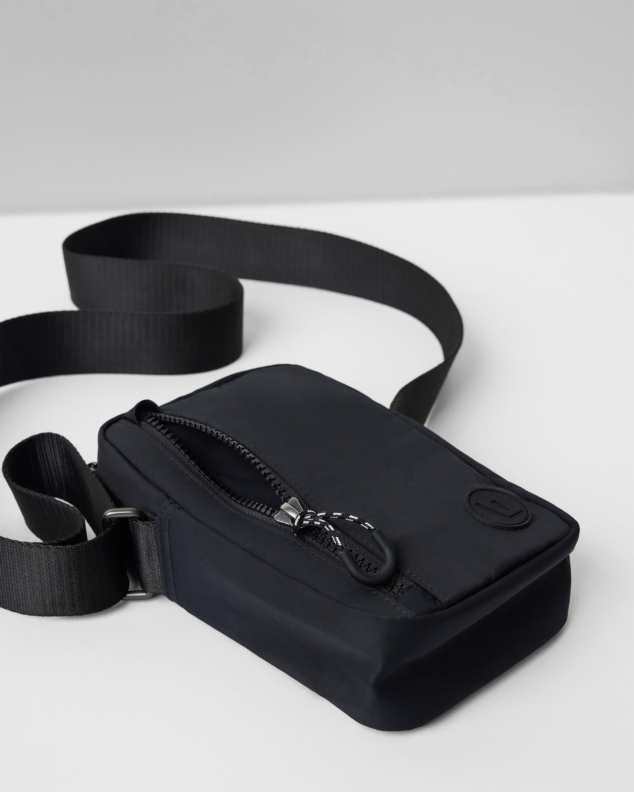 Vuori All Around Crossbody