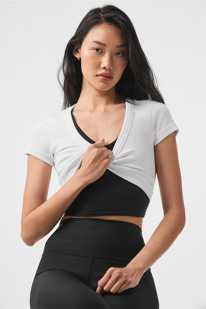 Alo Yoga Women'S Seamless Ribbed Cropped Serene Short Sleeve