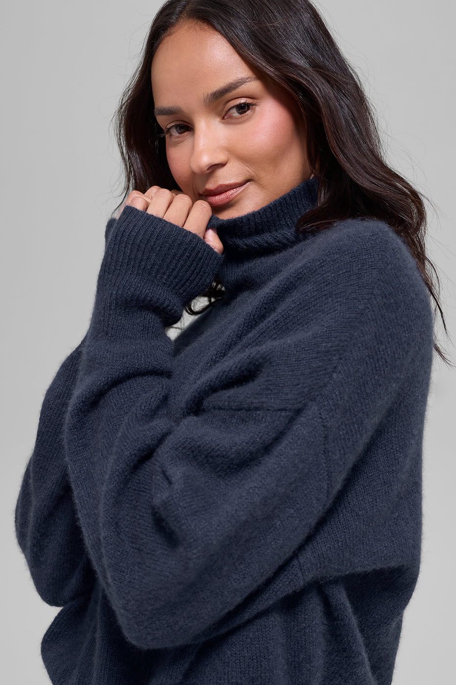Alo Yoga Women'S Wool Cashmere Cropped New Class Turtleneck Sweater