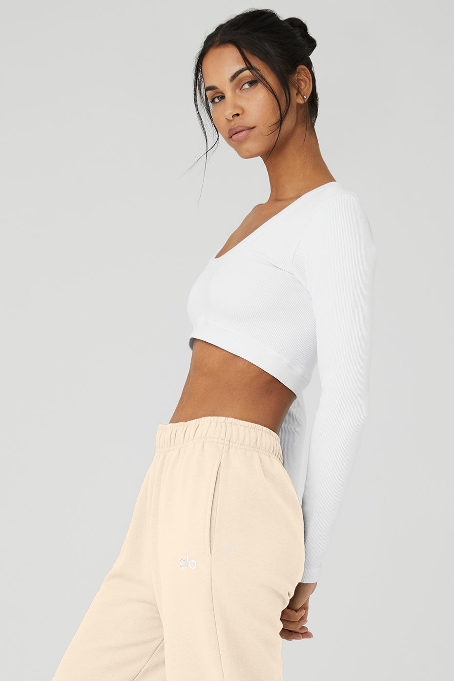 Alo Yoga Women'S Seamless Ribbed Cropped Serene Long Sleeve