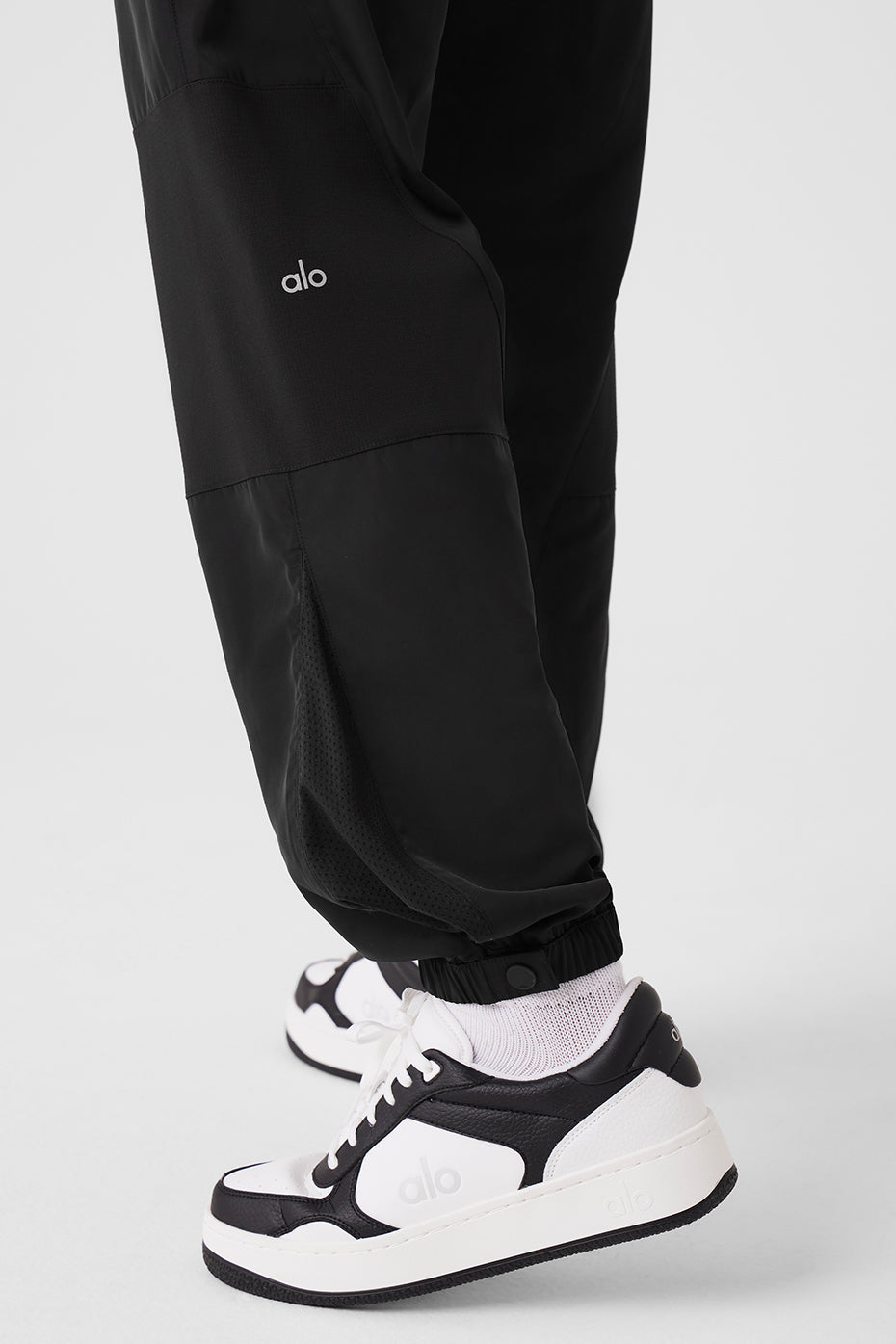 alo yoga jogger Alo Yoga Women'S Mixed Media Reinvention Jogger – Kicks Machine