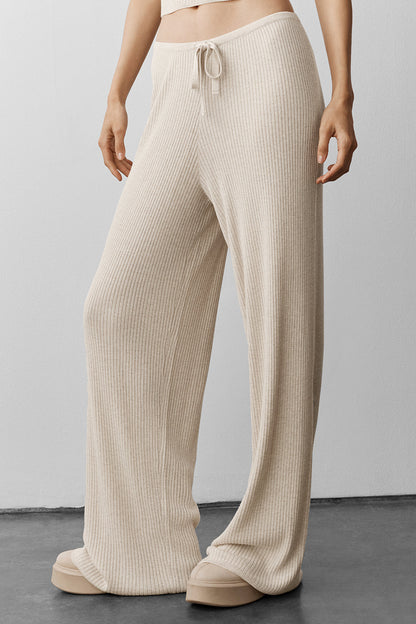 Alo Yoga Women'S Sweater Knit Mid-Rise Unwind Wide Leg Pant
