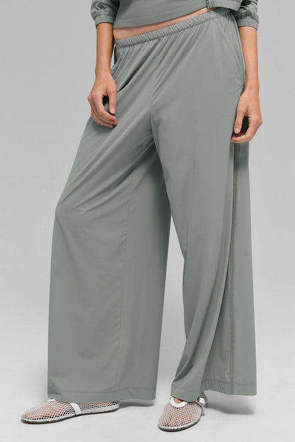 Alo Yoga Women'S Breezy Wide Leg Pant (Regular)