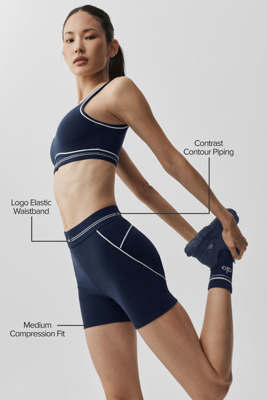 #color_navy/white