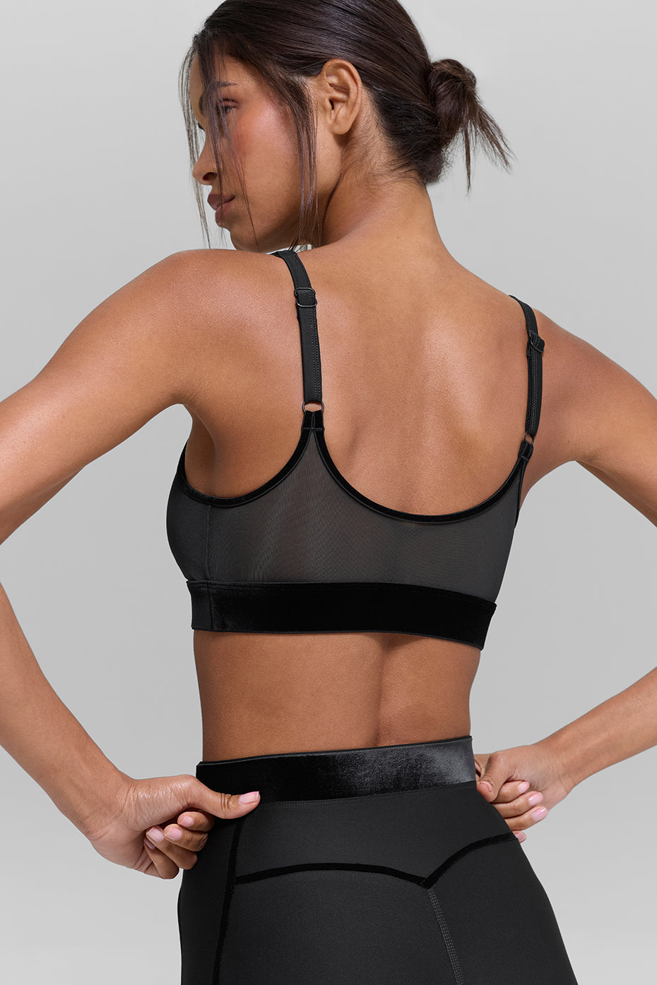 Alo Yoga Women'S Airlift Moonlight Bra – Kicks Machine