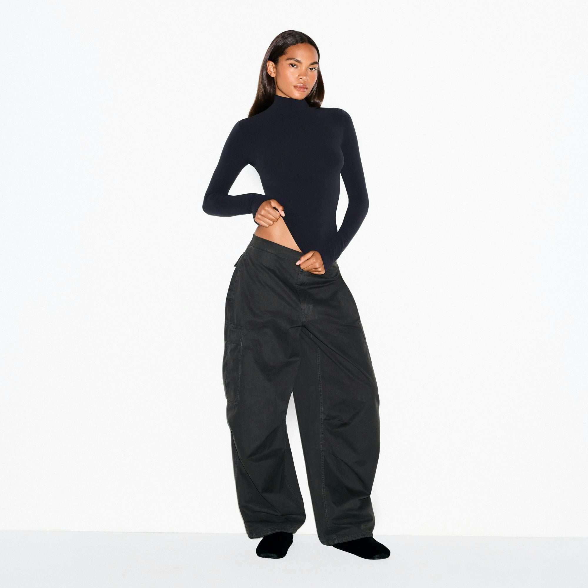 Skims Outdoor Woven Oversized Cargo Pant Onyx