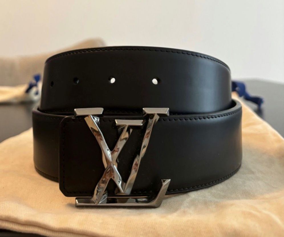 Louis Vuitto Reversible Leather Buckle Belt Size