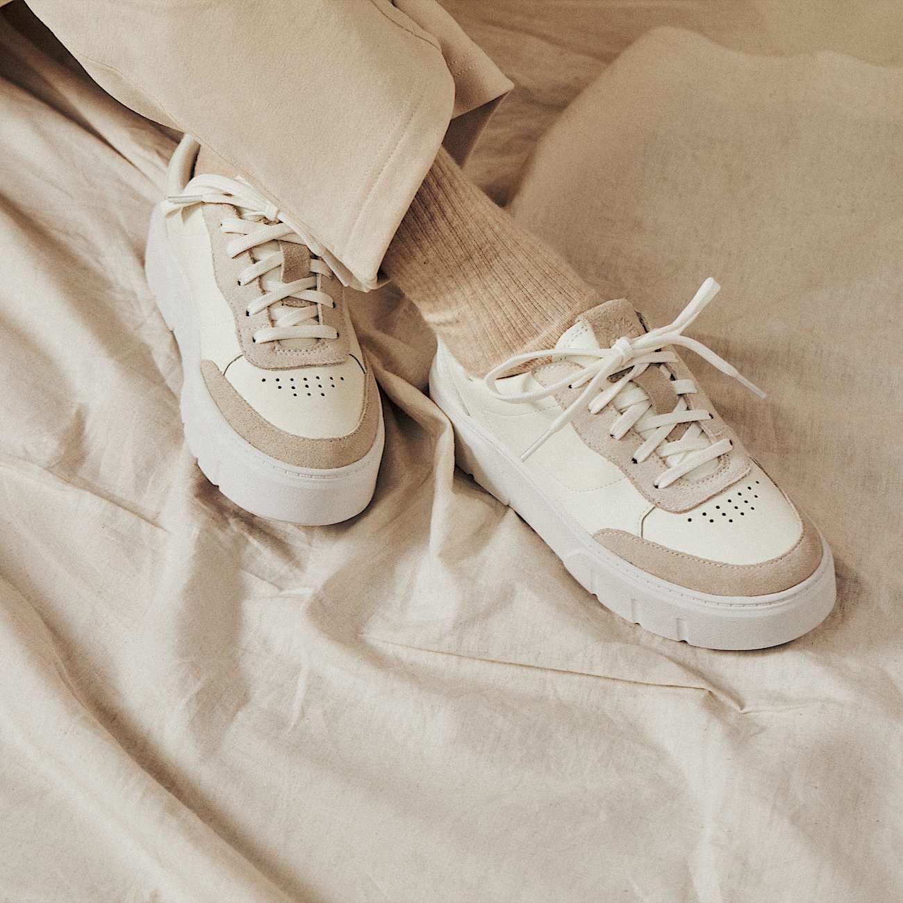 Timberland Women'S Laurel Court Suede Accent Lace-Up Sneaker Natural Leather