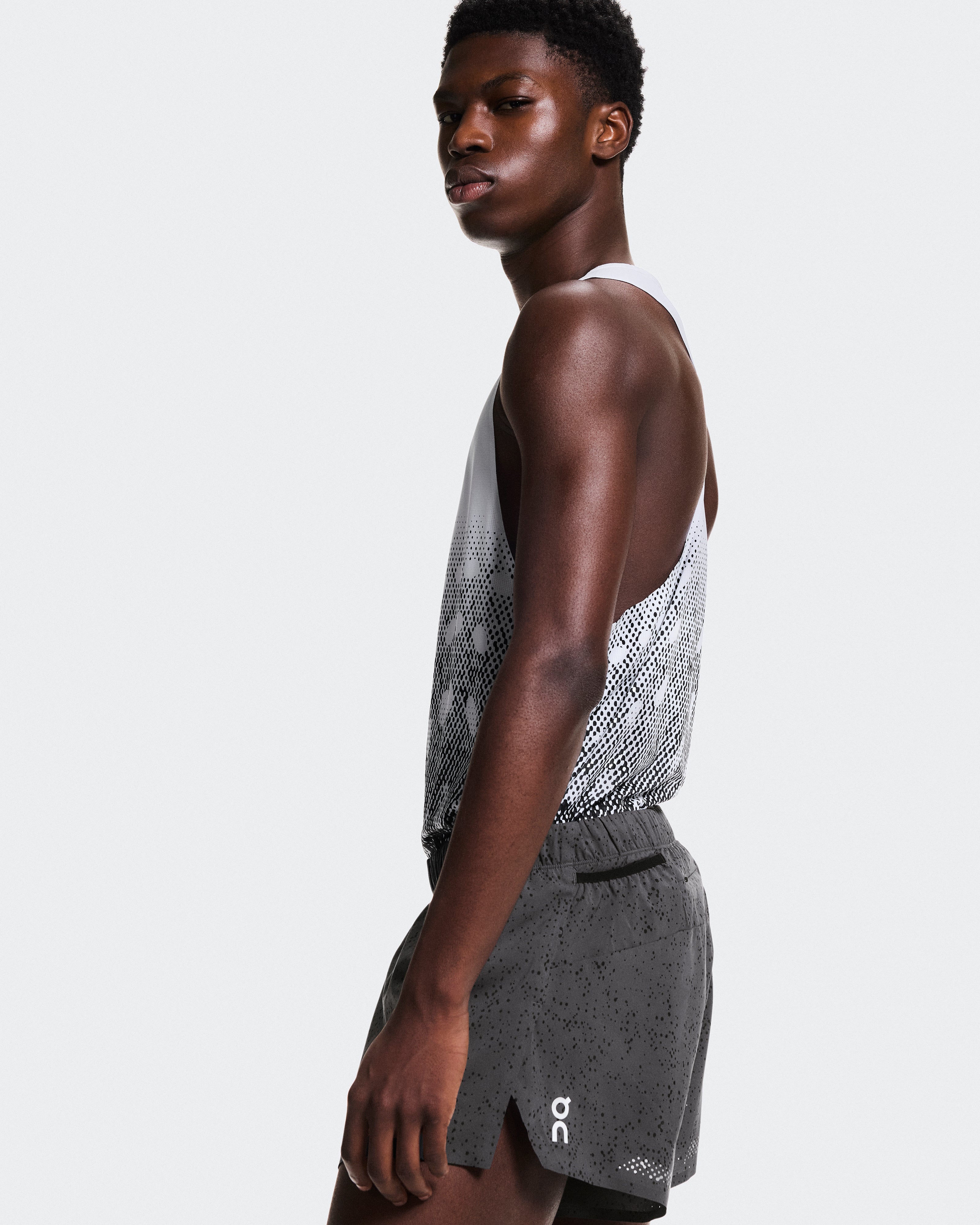 On Zero Shorts Iron | Black