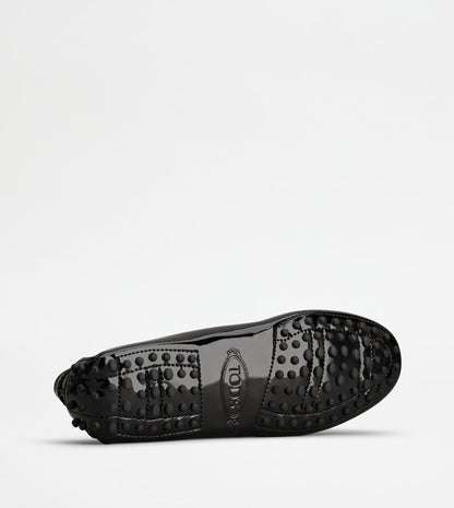 Tods Gommino Driving Shoes In Patent Leather Black Womens