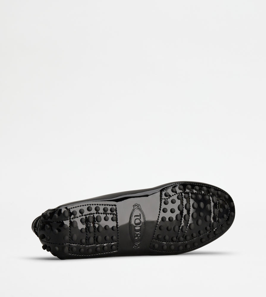 Tods Gommino Driving Shoes In Patent Leather Black Womens