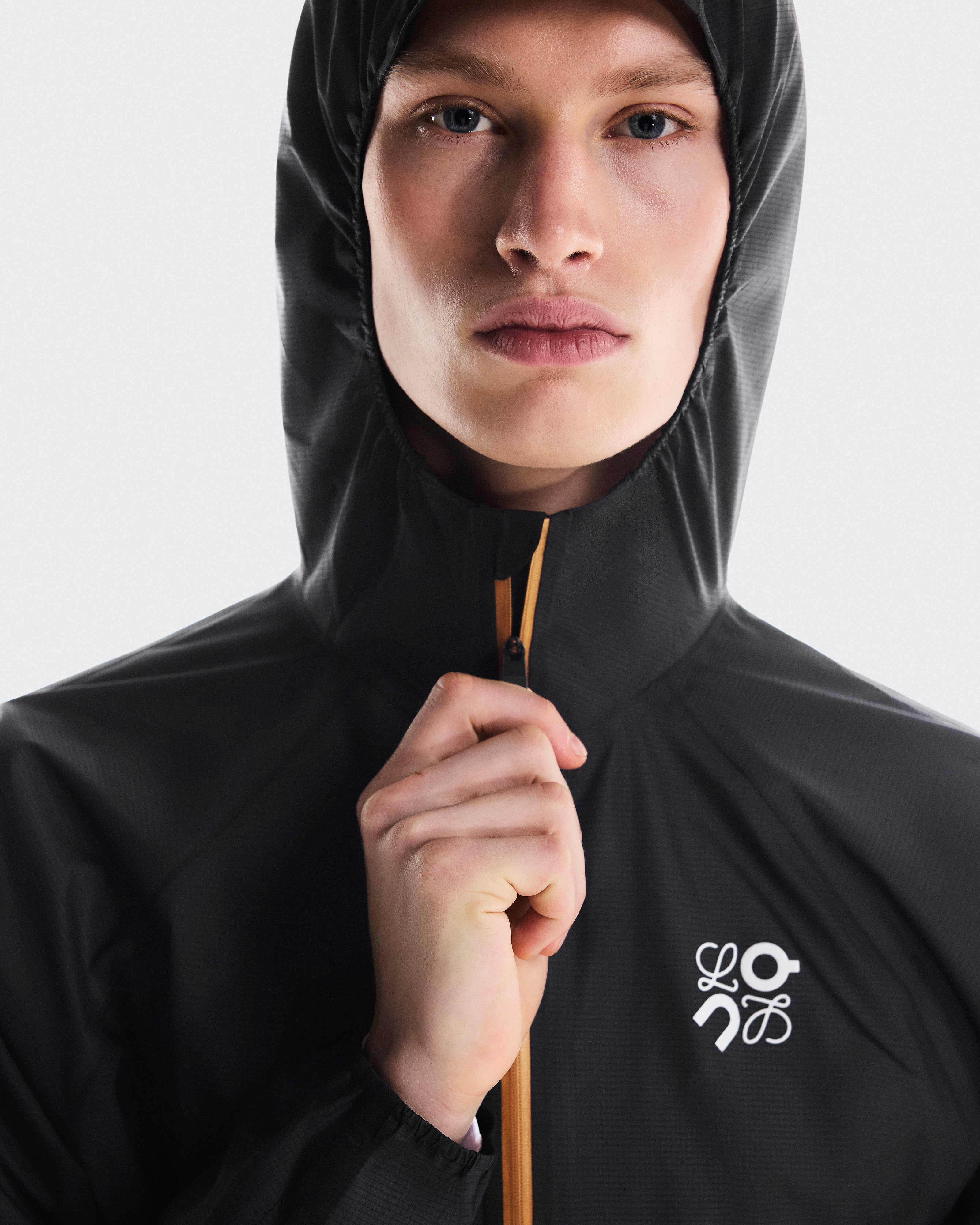 On Ultra Jacket Loewe Black