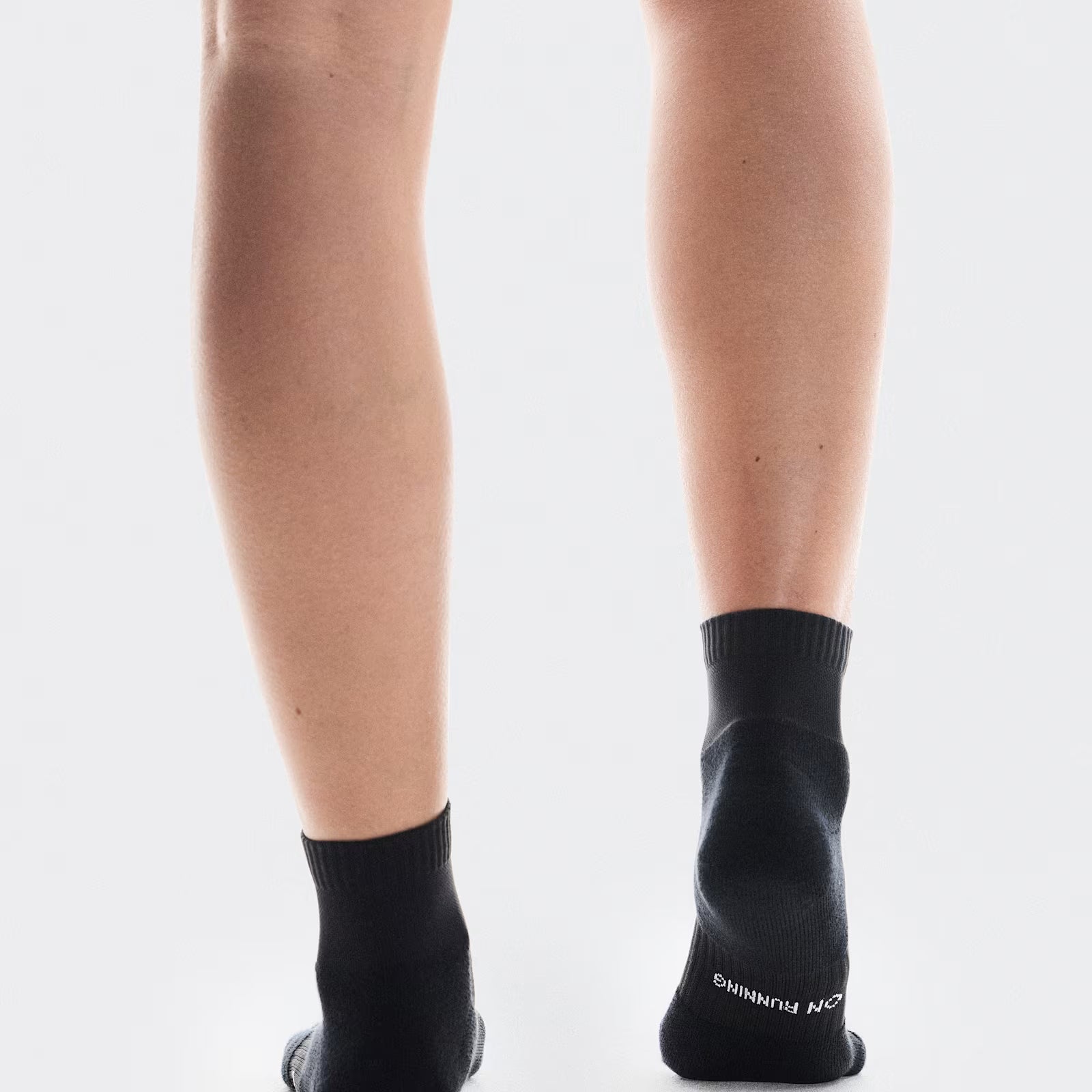 On Core Run Sock Mid 2P Black