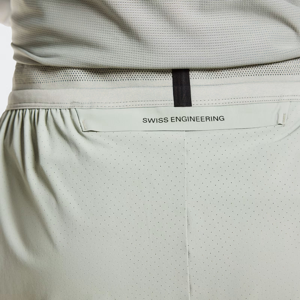 On 7" Performance Shorts Tin