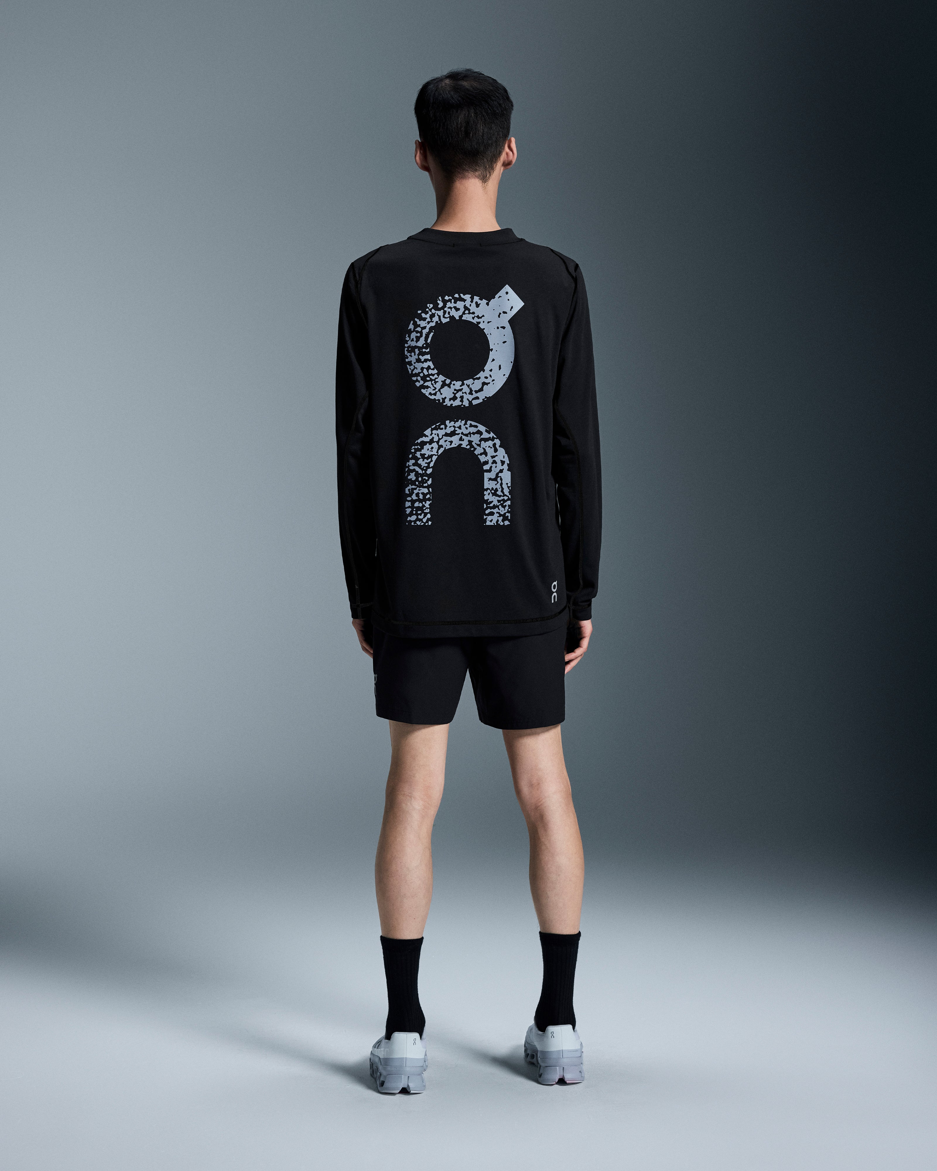 on train long-t graphic Black
