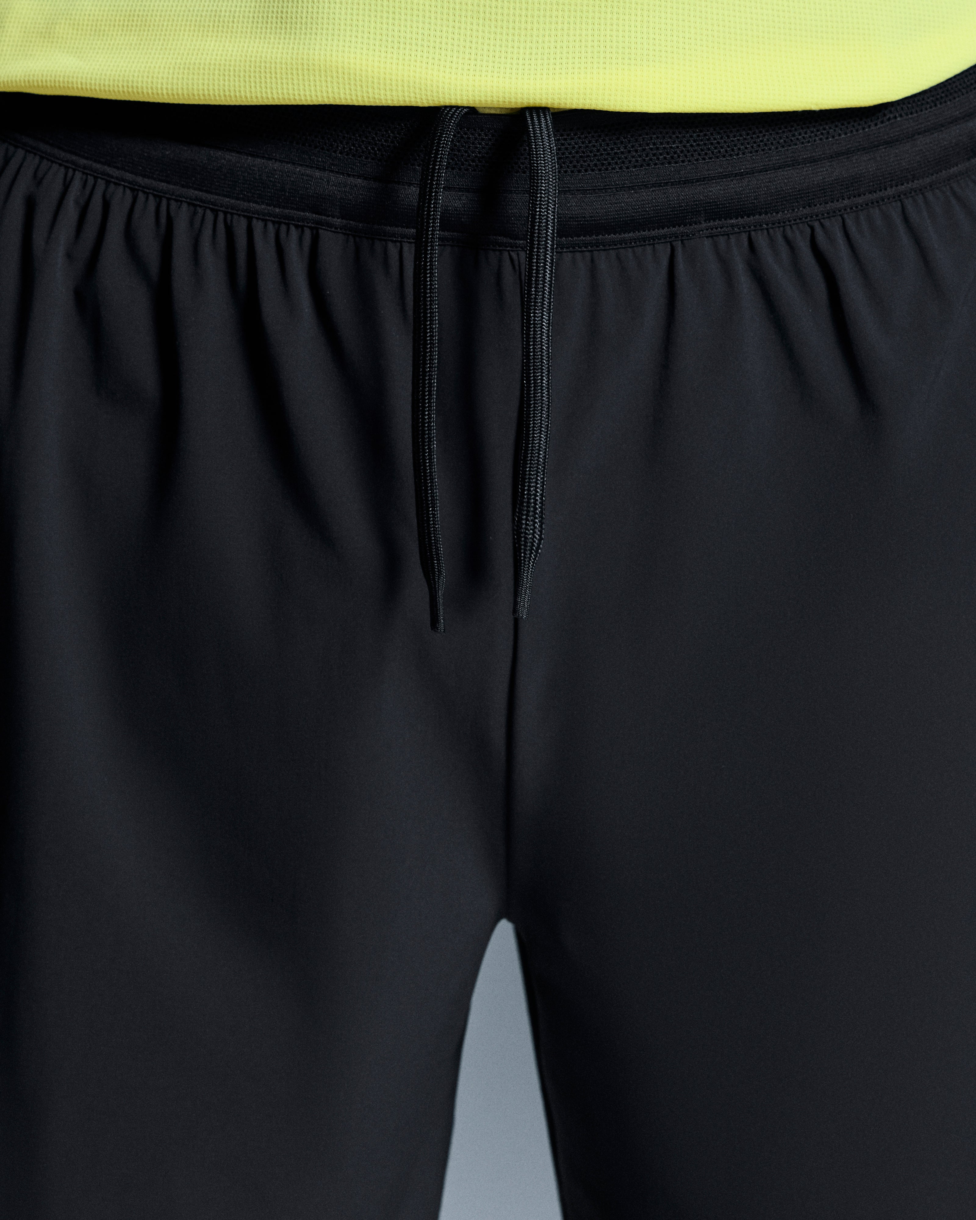 On 5" Performance 2/1 Shorts Black