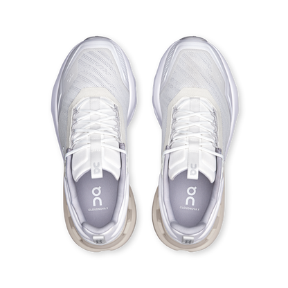 on running cloudnova x white glacier (women's)