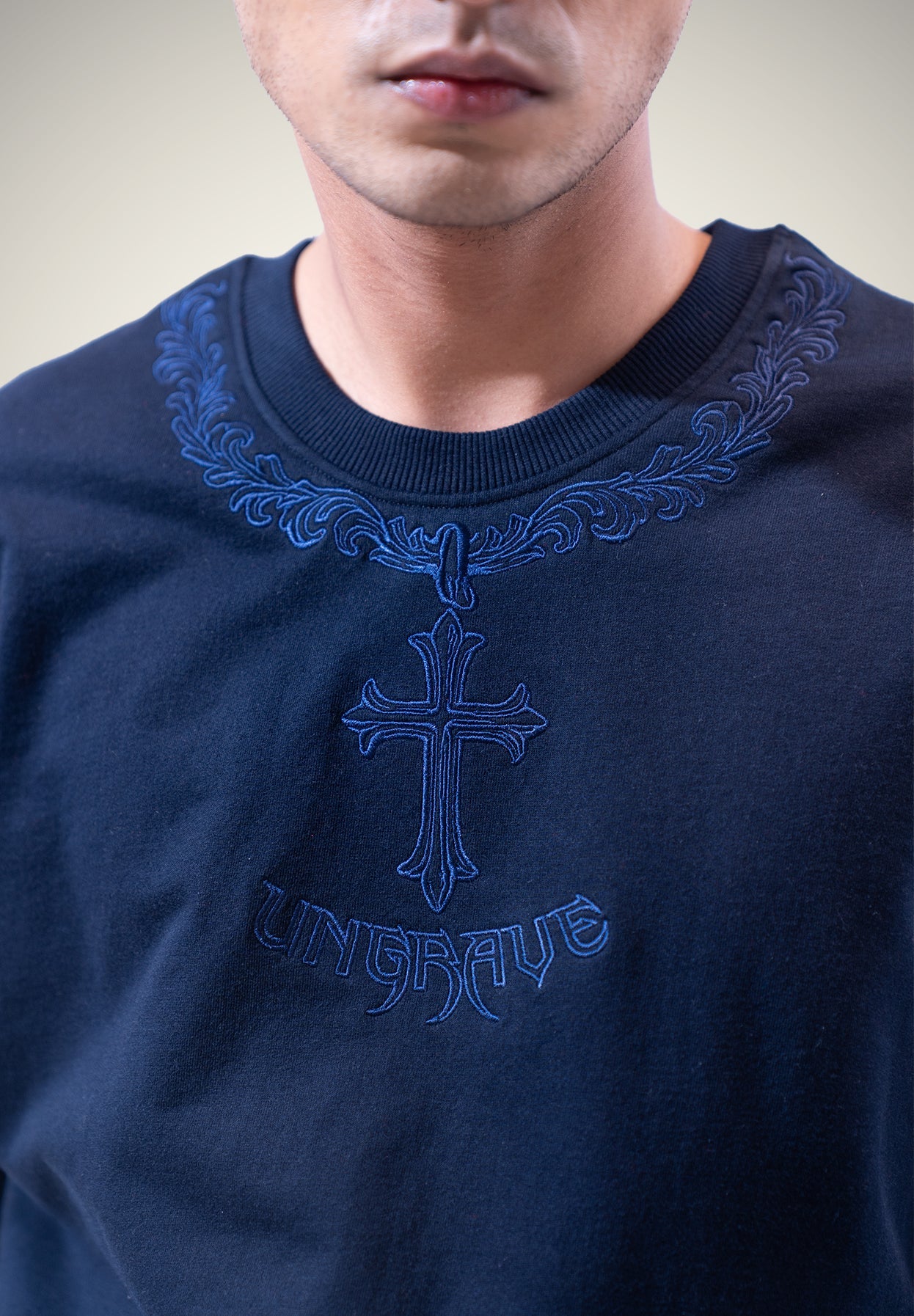 NAVY SILENT CREST TEE