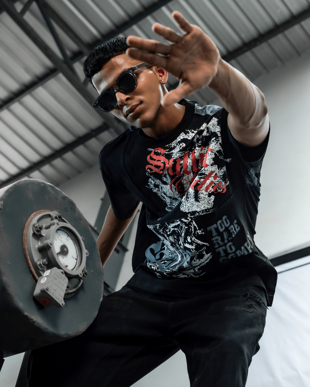 ANGEL GREY PATCH TEE