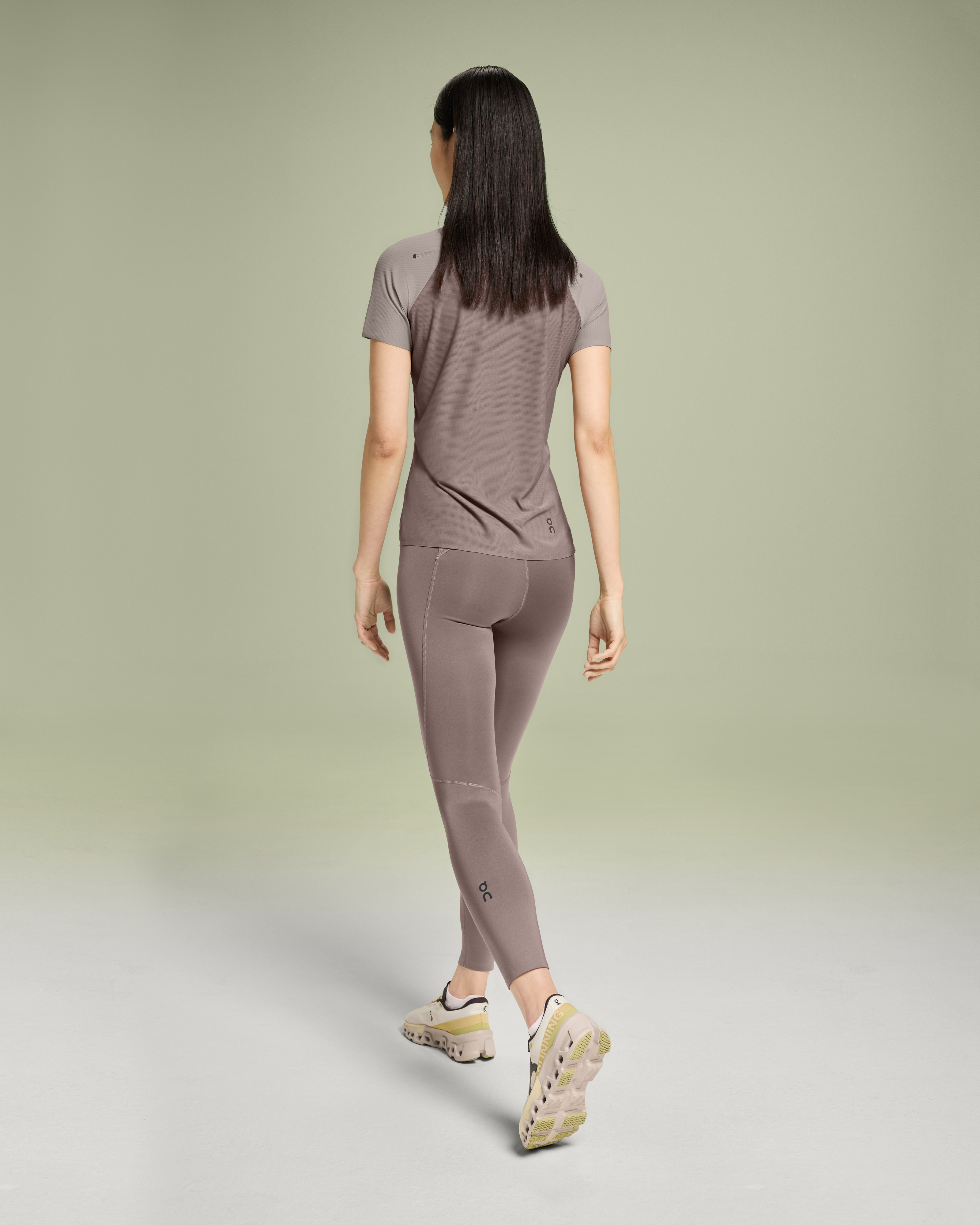on performance tights Ash (Women's)