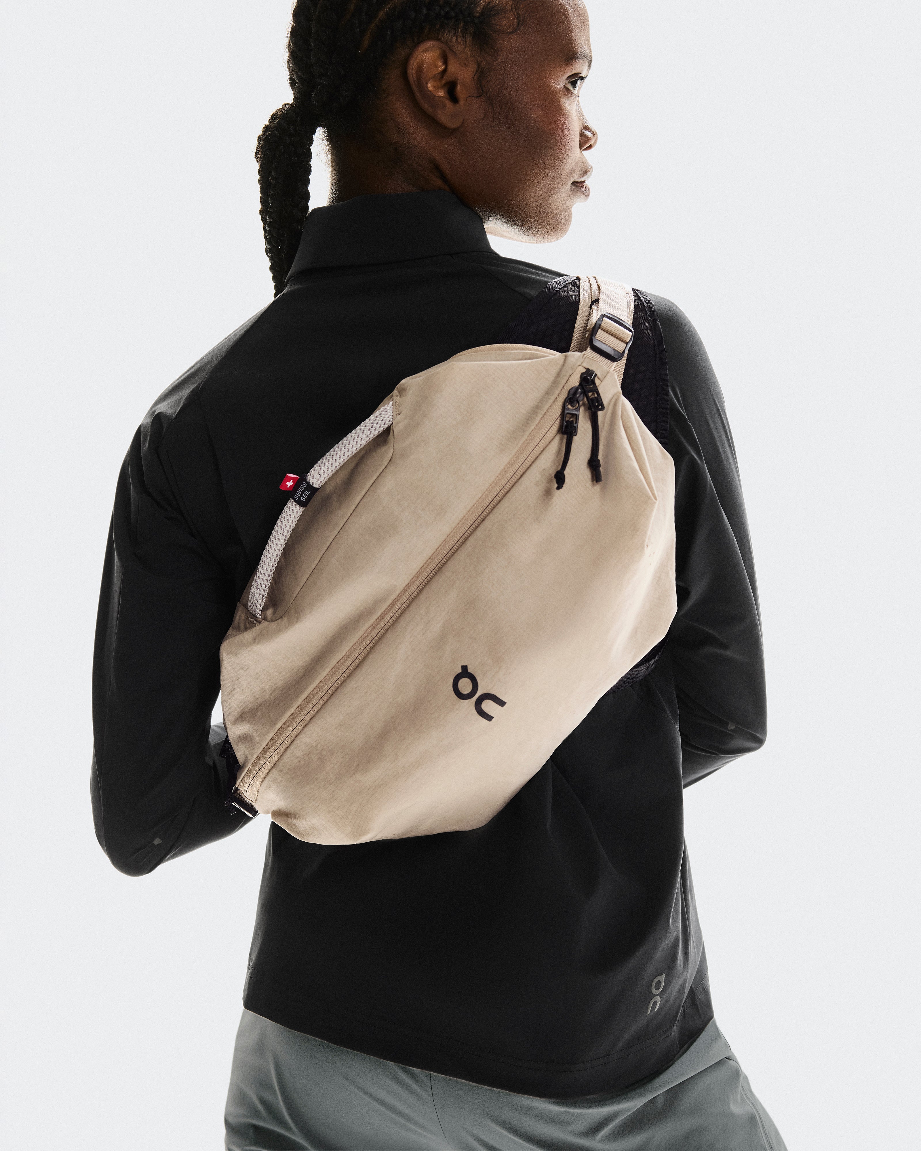 On Sling Pack 9L Sand | Black