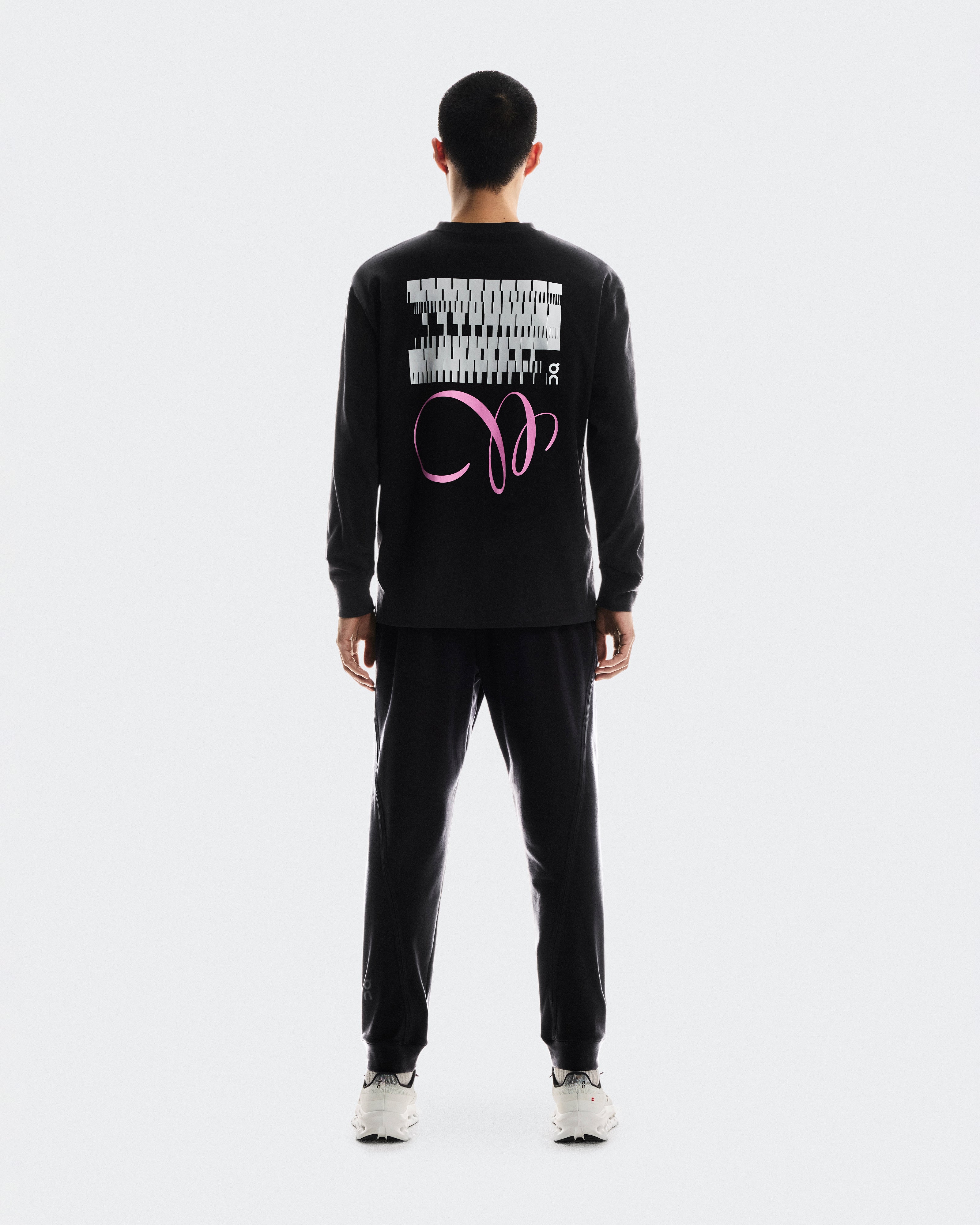 on club long-t graphic Black