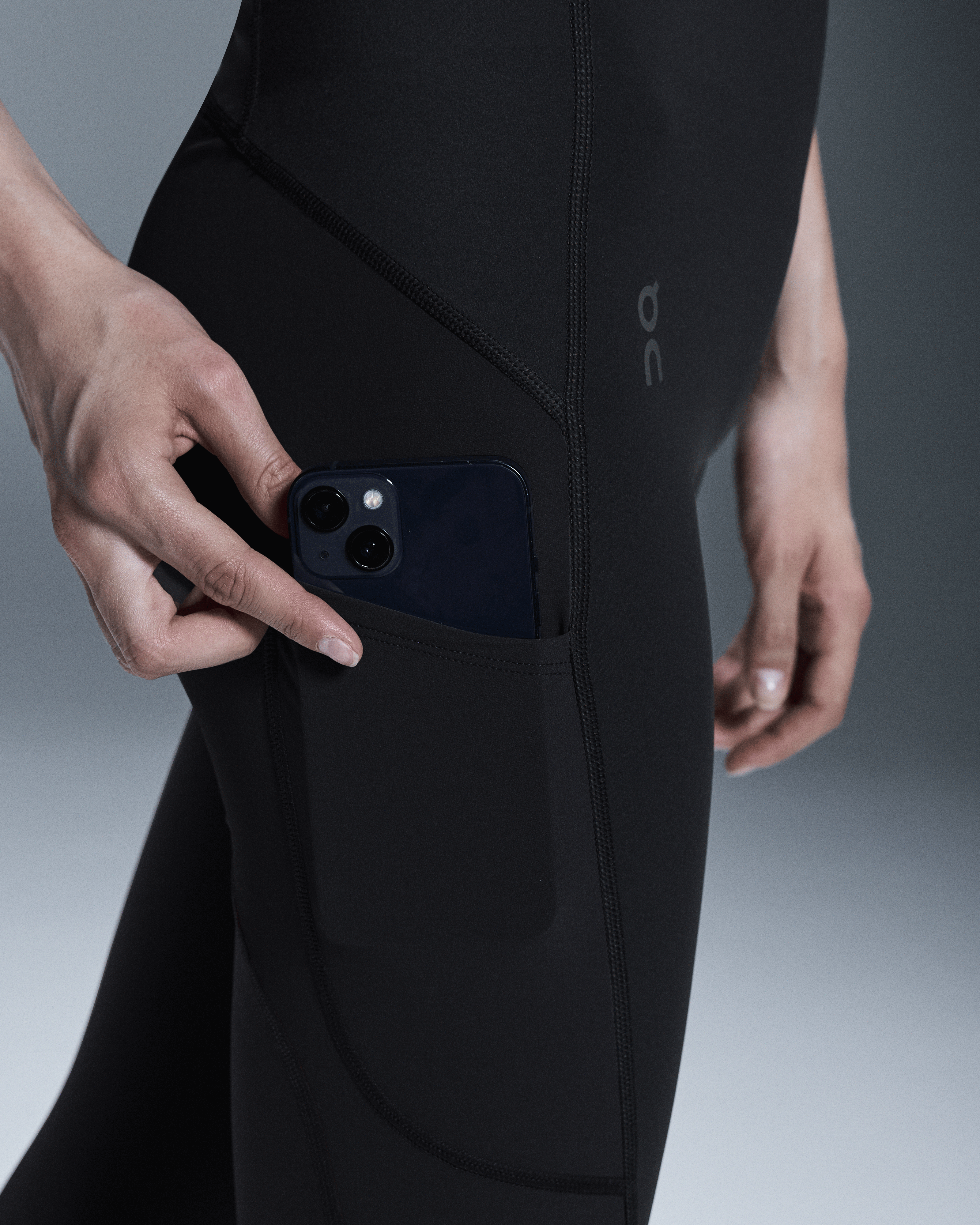 On Trek Tight Black | Mulberry (Women'S)