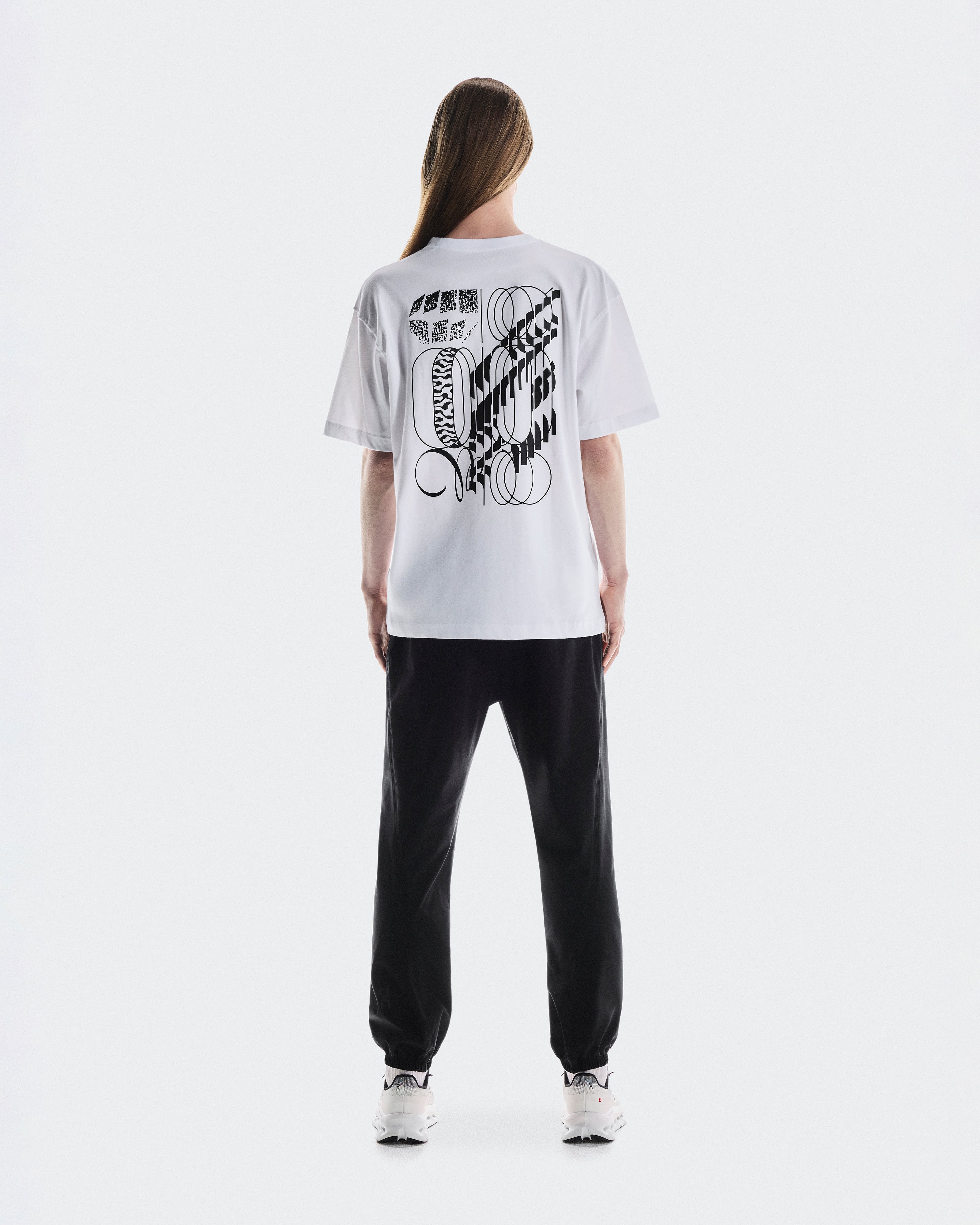 On Club-T Graphic White | Black
